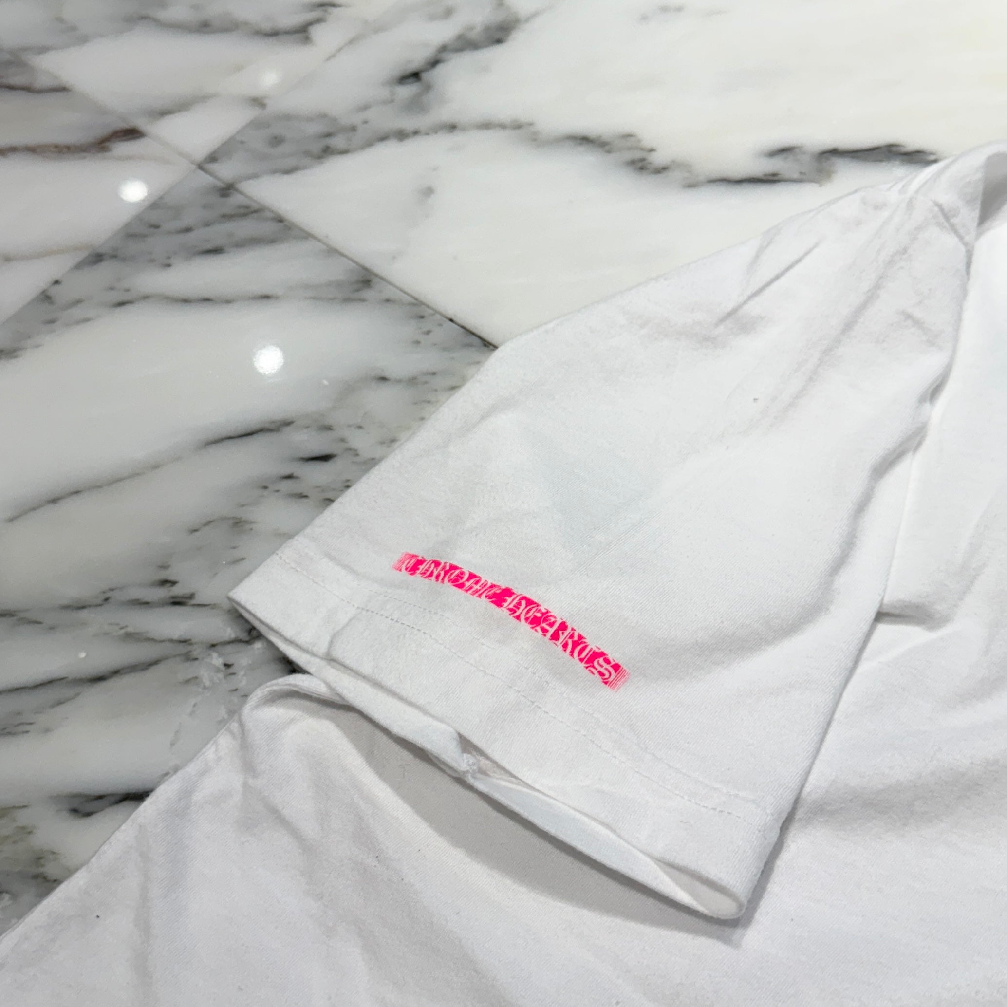 CHROME HEARTS Pink Made In Hollywood Vertical Logo Tee Size L