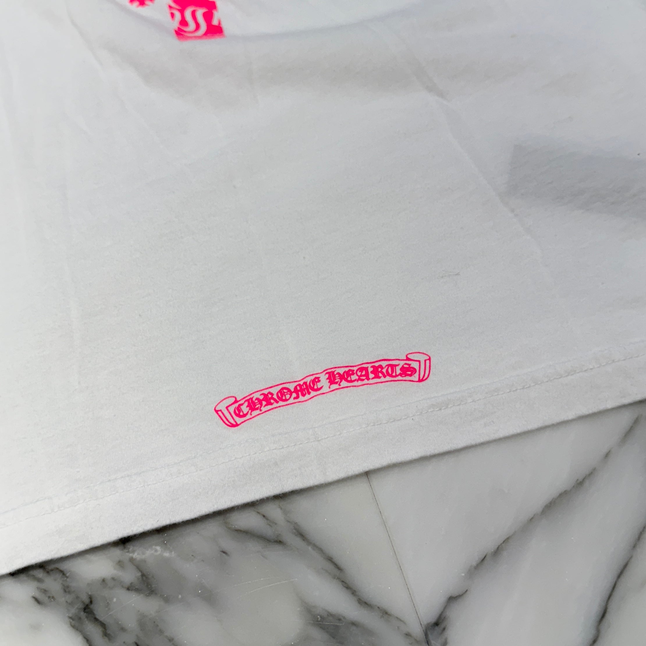 CHROME HEARTS Pink Made In Hollywood Vertical Logo Tee Size L