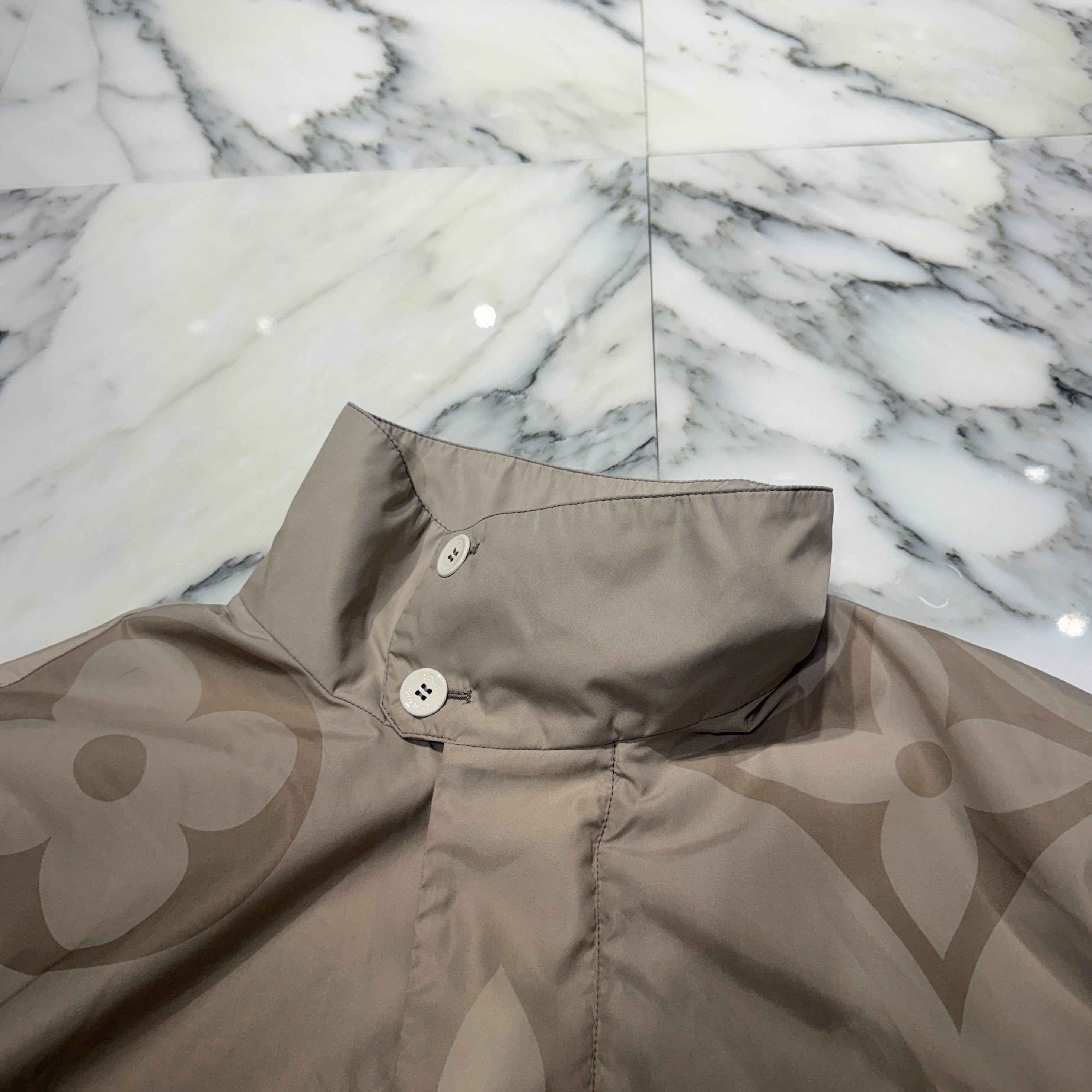 LOUIS VUITTON 2025SS Monogram Printed Light Nylon Windbreaker 1AFYAR Size 50 ルイヴィトン モノグラムプリント ライトナイロン ウィンドブレイカー サイズ50
