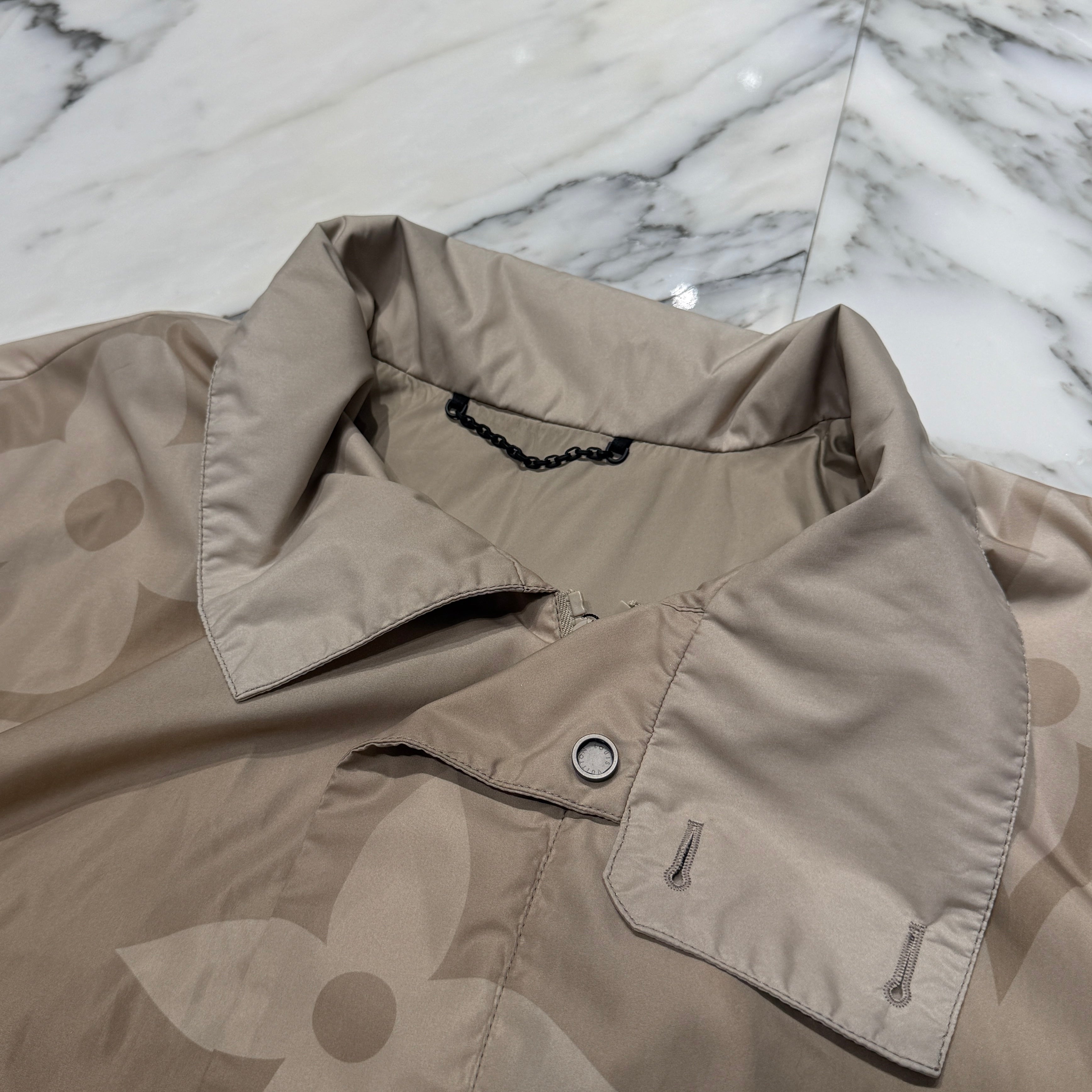 LOUIS VUITTON 2025SS Monogram Printed Light Nylon Windbreaker 1AFYAR Size 50 ルイヴィトン モノグラムプリント ライトナイロン ウィンドブレイカー サイズ50