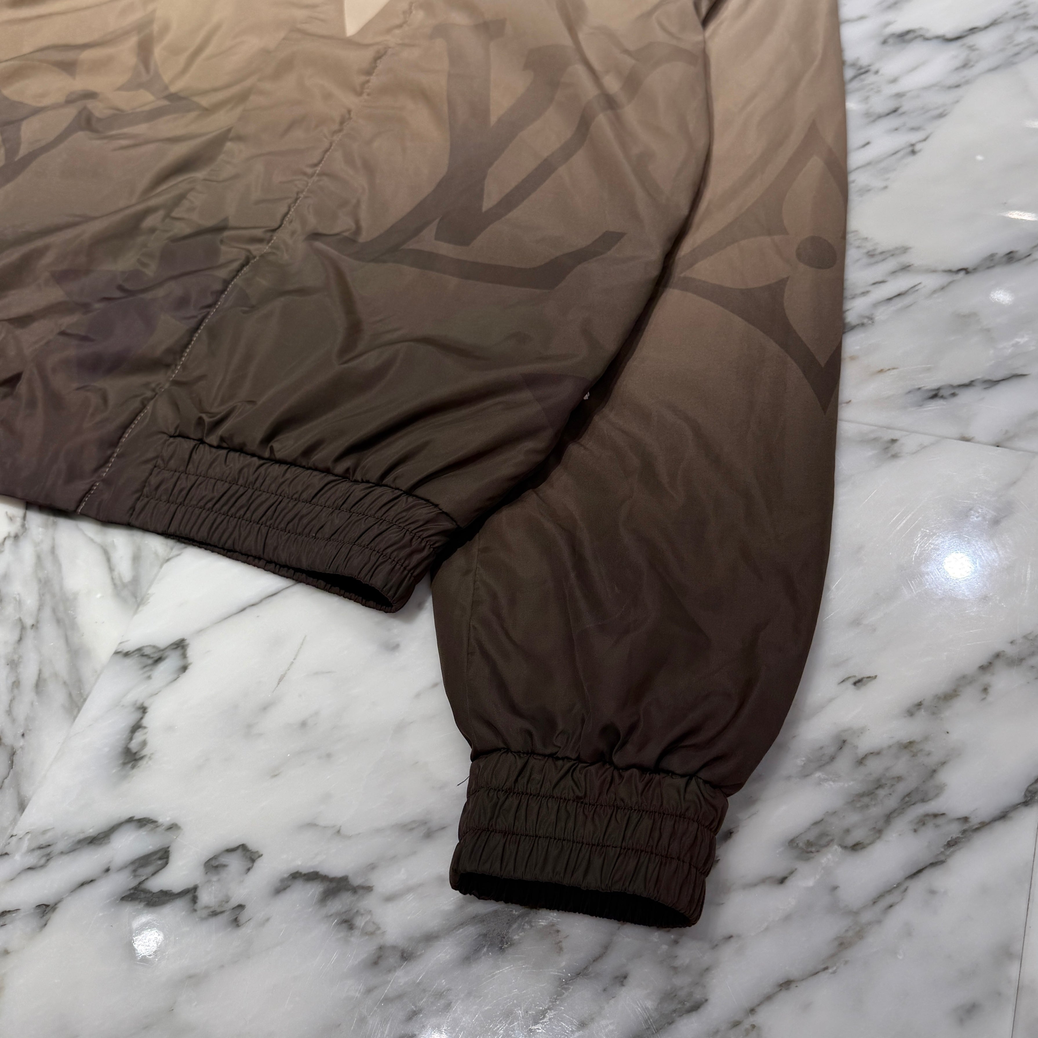 LOUIS VUITTON 2025SS Monogram Printed Light Nylon Windbreaker 1AFYAR Size 50 ルイヴィトン モノグラムプリント ライトナイロン ウィンドブレイカー サイズ50