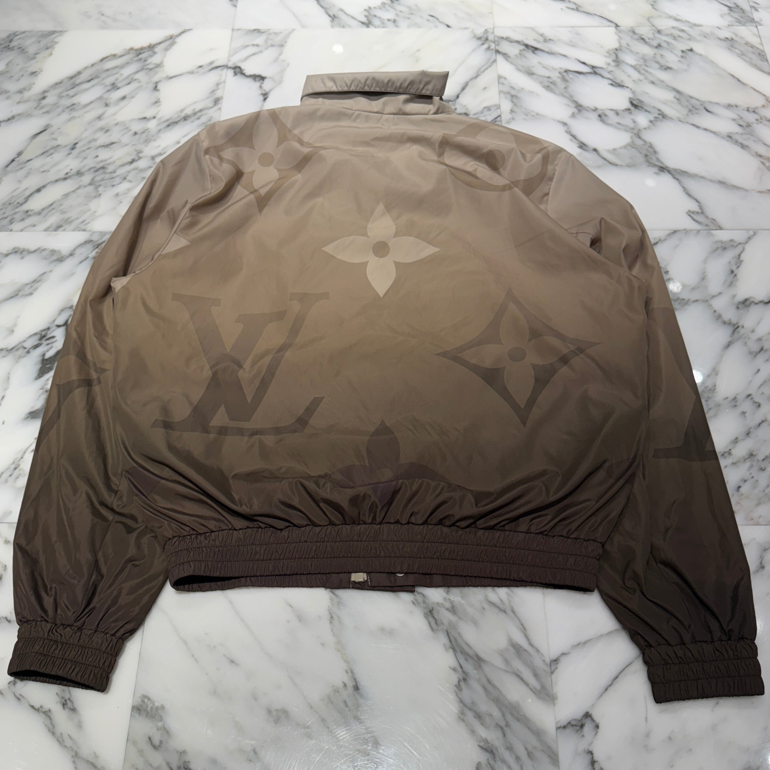 LOUIS VUITTON 2025SS Monogram Printed Light Nylon Windbreaker 1AFYAR Size 50 ルイヴィトン モノグラムプリント ライトナイロン ウィンドブレイカー サイズ50