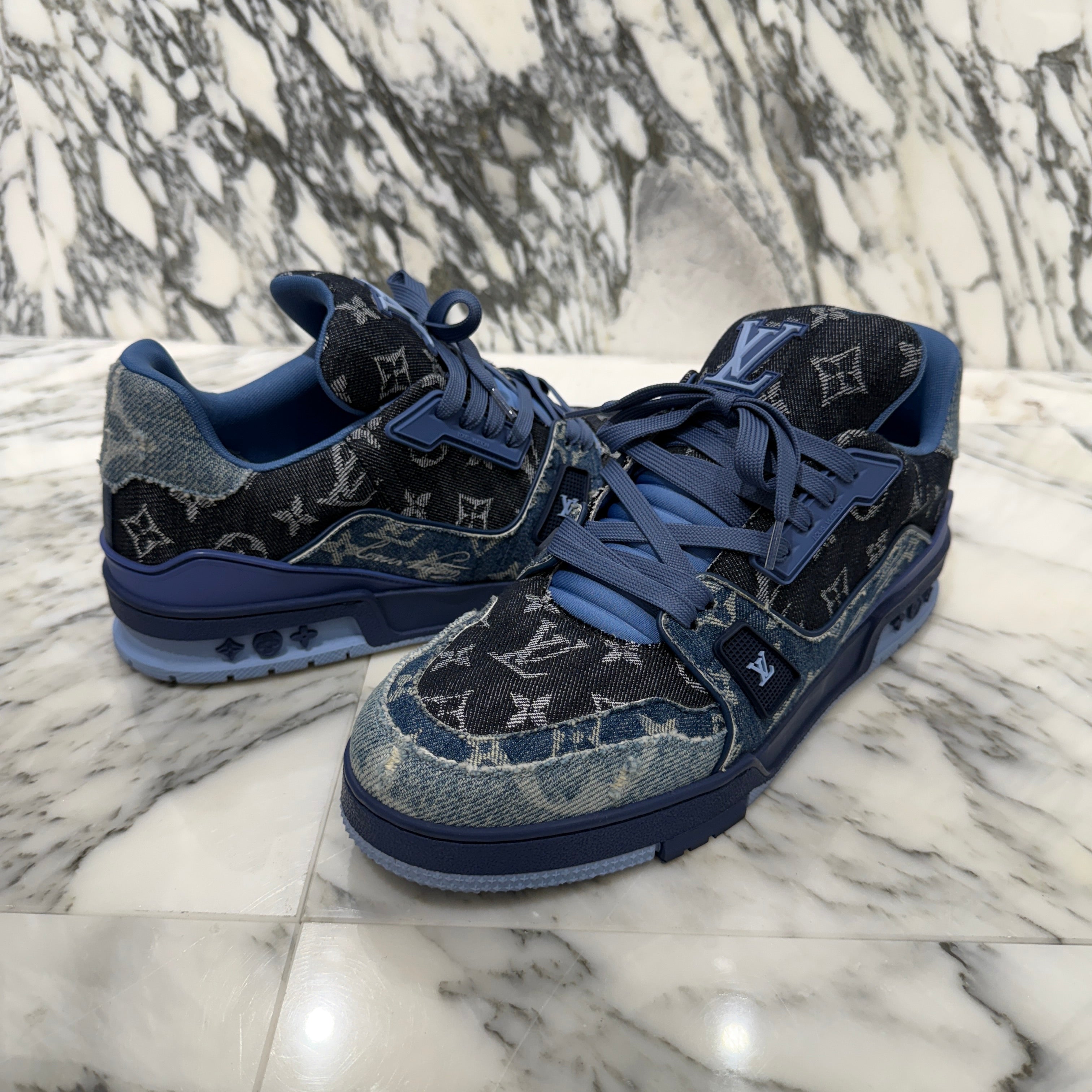 LOUIS VUITTON 2024AW LV Trainer Blue Patchwork Monogram Denim Sneakers 1AC4YS Size 9 1/2 ルイヴィトン LV トレイナー ブルー パッチワーク モノグラム デニムスニーカー サイズSize 9 1/2