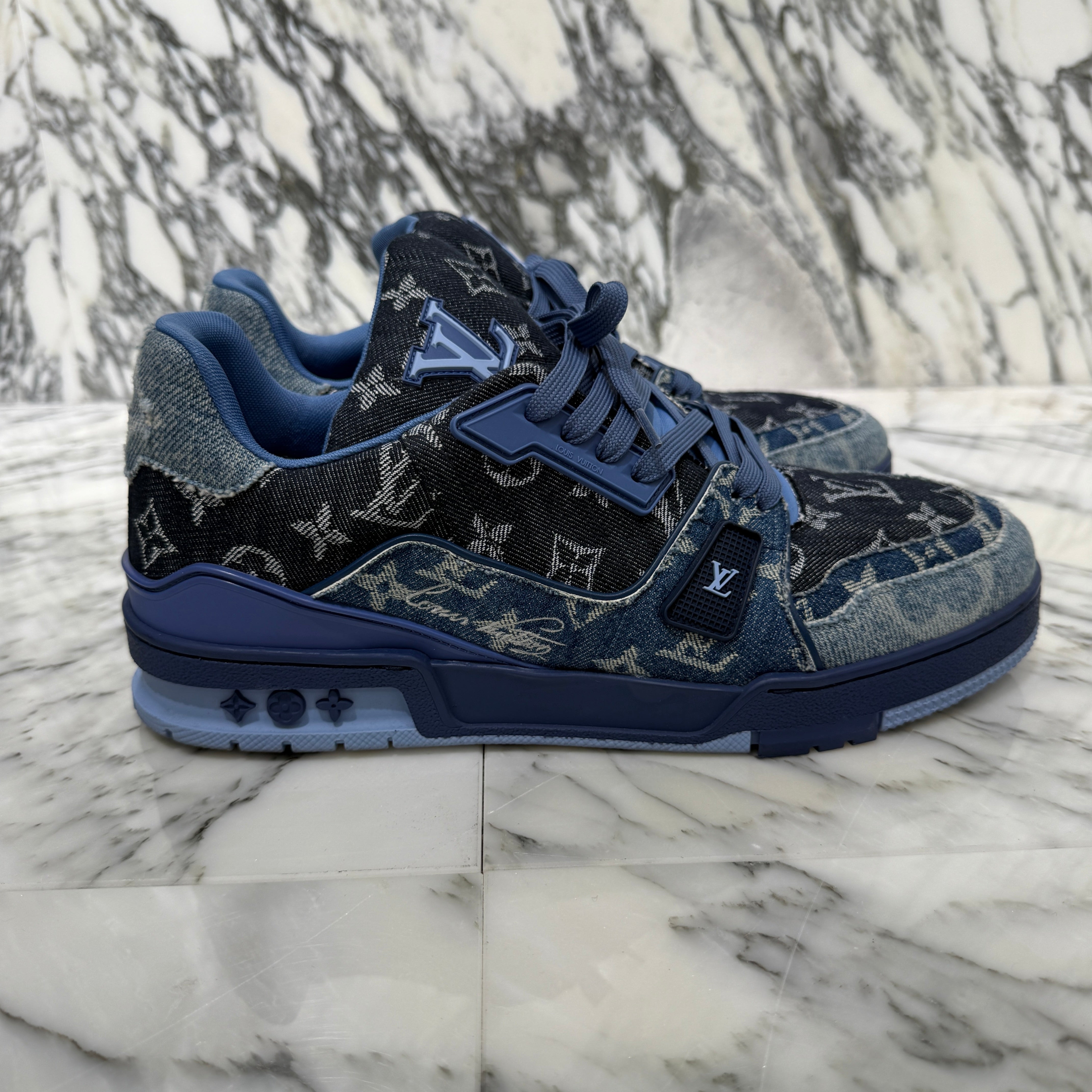 LOUIS VUITTON 2024AW LV Trainer Blue Patchwork Monogram Denim Sneakers 1AC4YS Size 9 1/2 ルイヴィトン LV トレイナー ブルー パッチワーク モノグラム デニムスニーカー サイズSize 9 1/2