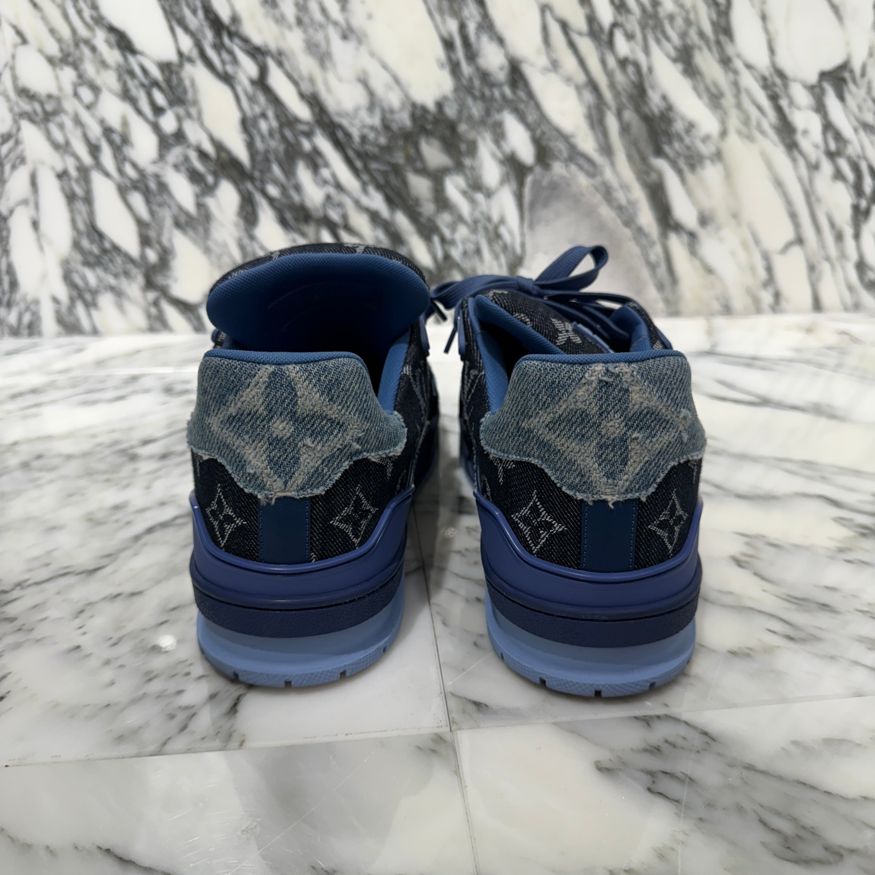 LOUIS VUITTON 2024AW LV Trainer Blue Patchwork Monogram Denim Sneakers 1AC4YS Size 9 1/2 ルイヴィトン LV トレイナー ブルー パッチワーク モノグラム デニムスニーカー サイズSize 9 1/2