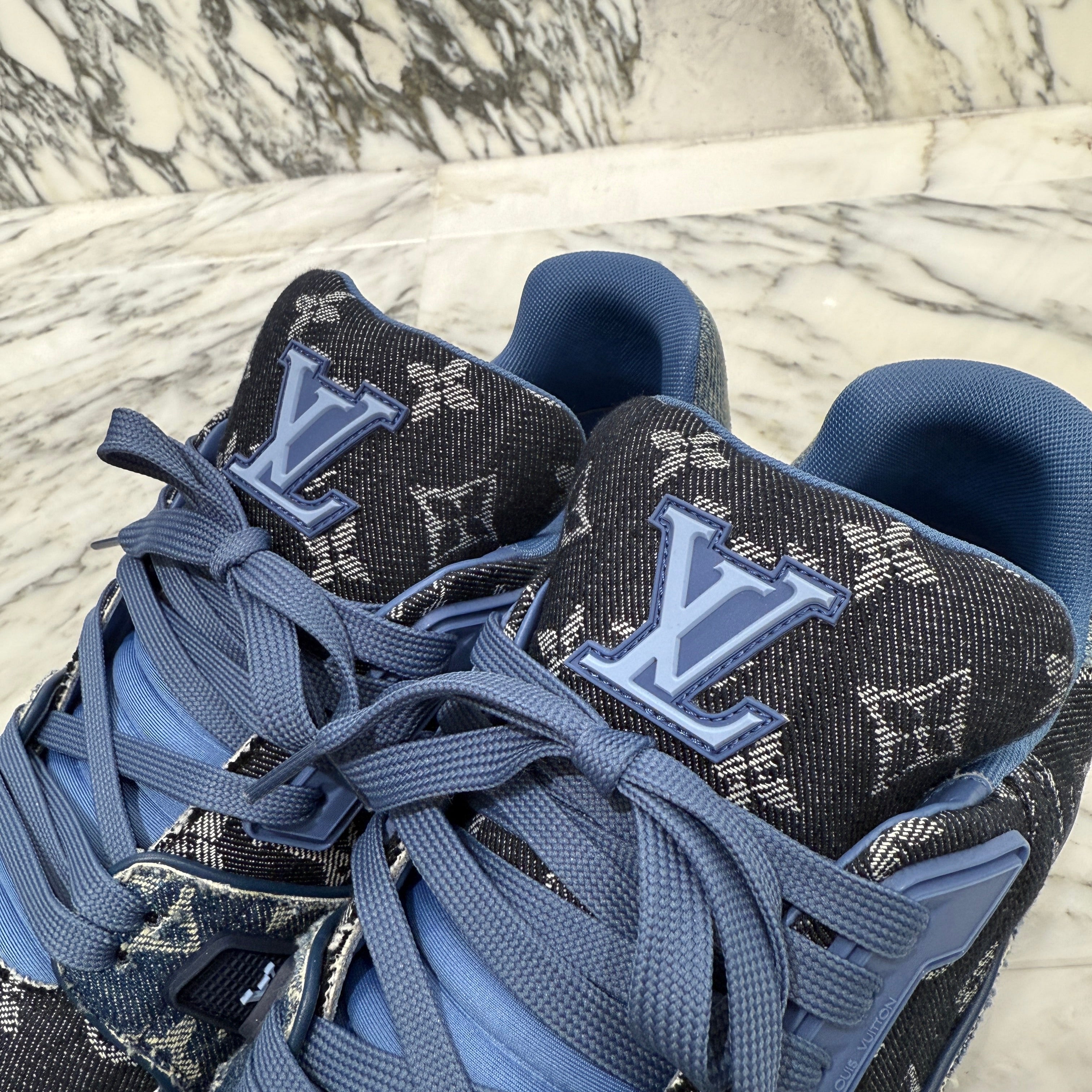 LOUIS VUITTON 2024AW LV Trainer Blue Patchwork Monogram Denim Sneakers 1AC4YS Size 9 1/2 ルイヴィトン LV トレイナー ブルー パッチワーク モノグラム デニムスニーカー サイズSize 9 1/2
