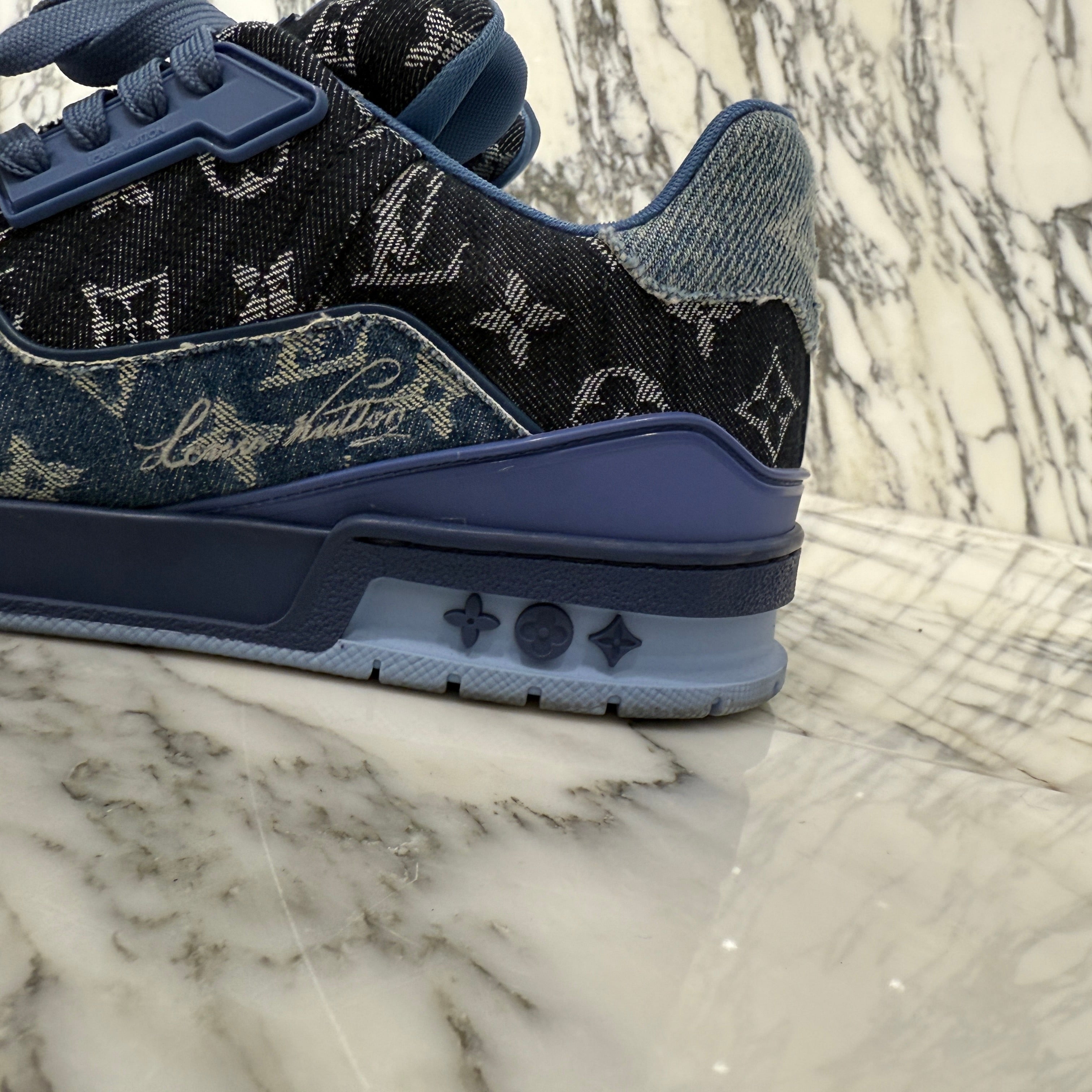 LOUIS VUITTON 2024AW LV Trainer Blue Patchwork Monogram Denim Sneakers 1AC4YS Size 9 1/2 ルイヴィトン LV トレイナー ブルー パッチワーク モノグラム デニムスニーカー サイズSize 9 1/2