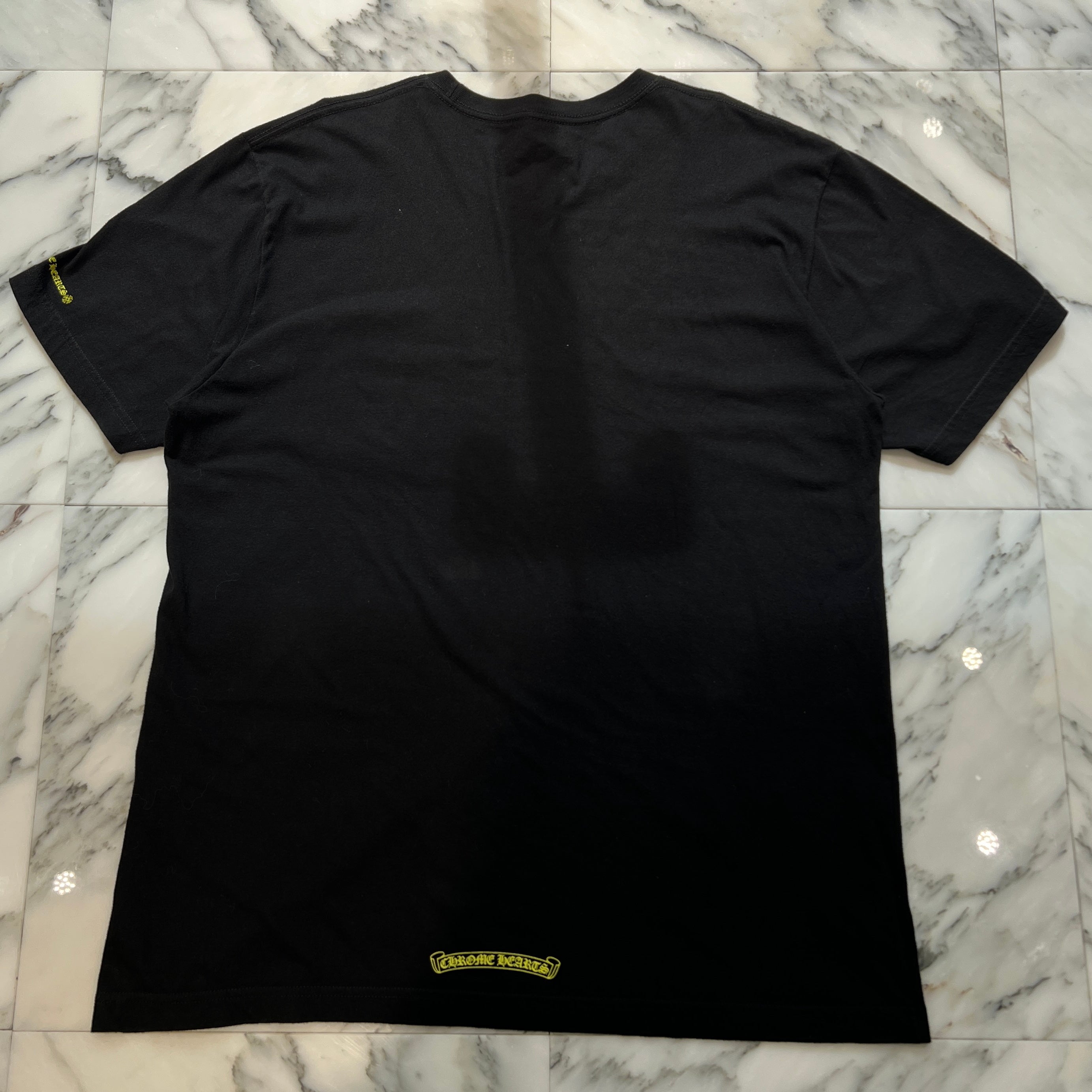 CHROME HEARTS Old English Yellow Neck Logo Short Sleeve Tee Size XL クロムハーツ オールドイングリッシュ イエローネックロゴ ショートスリーブ Tシャツ サイズXL