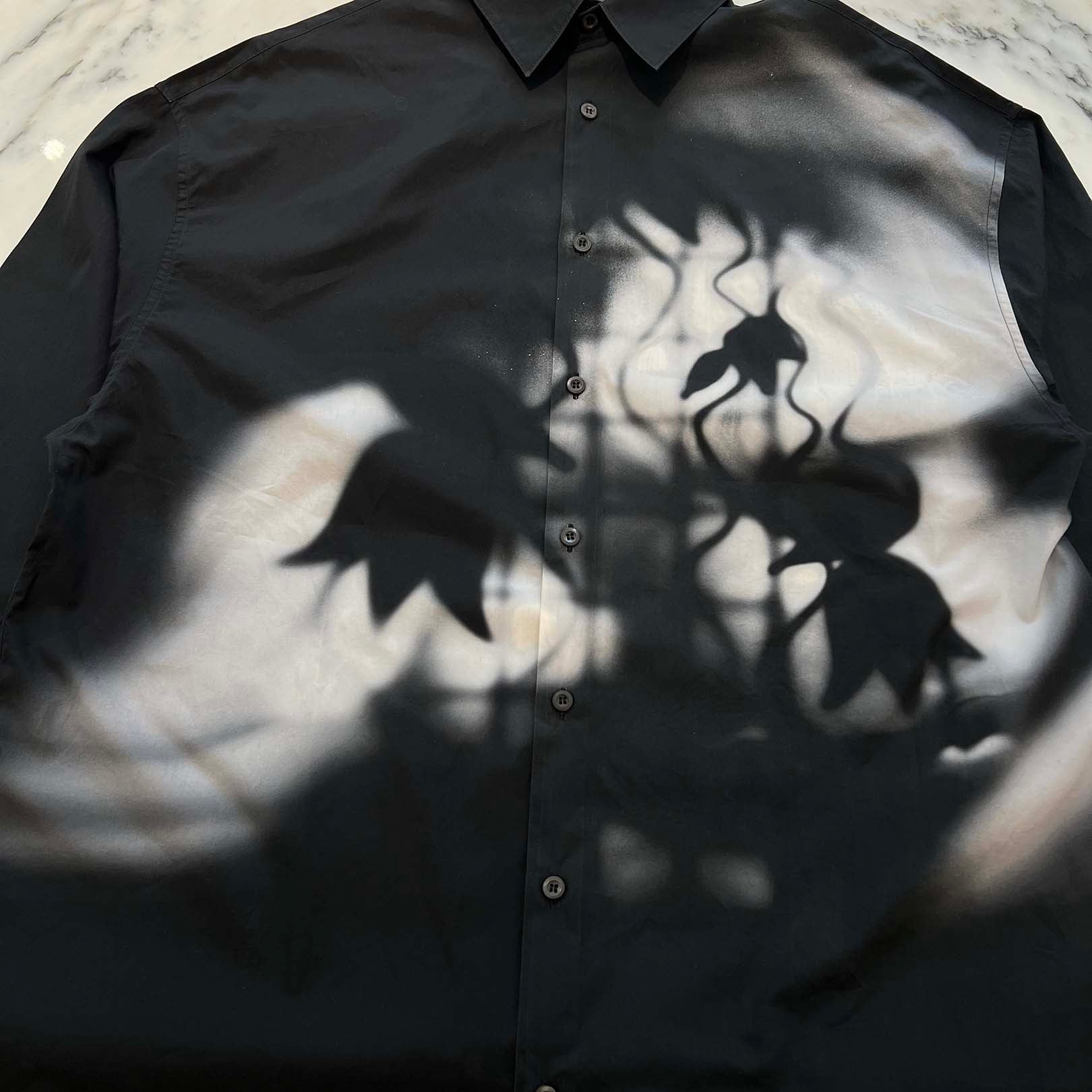 PRADA 2023SS FLOWER SHADOW Print Triangle Logo Patch Cotton Shirt Size XS プラダ フラワーシャドウ プリント トライアングルロゴ パッチ コットンシャツ サイズXS