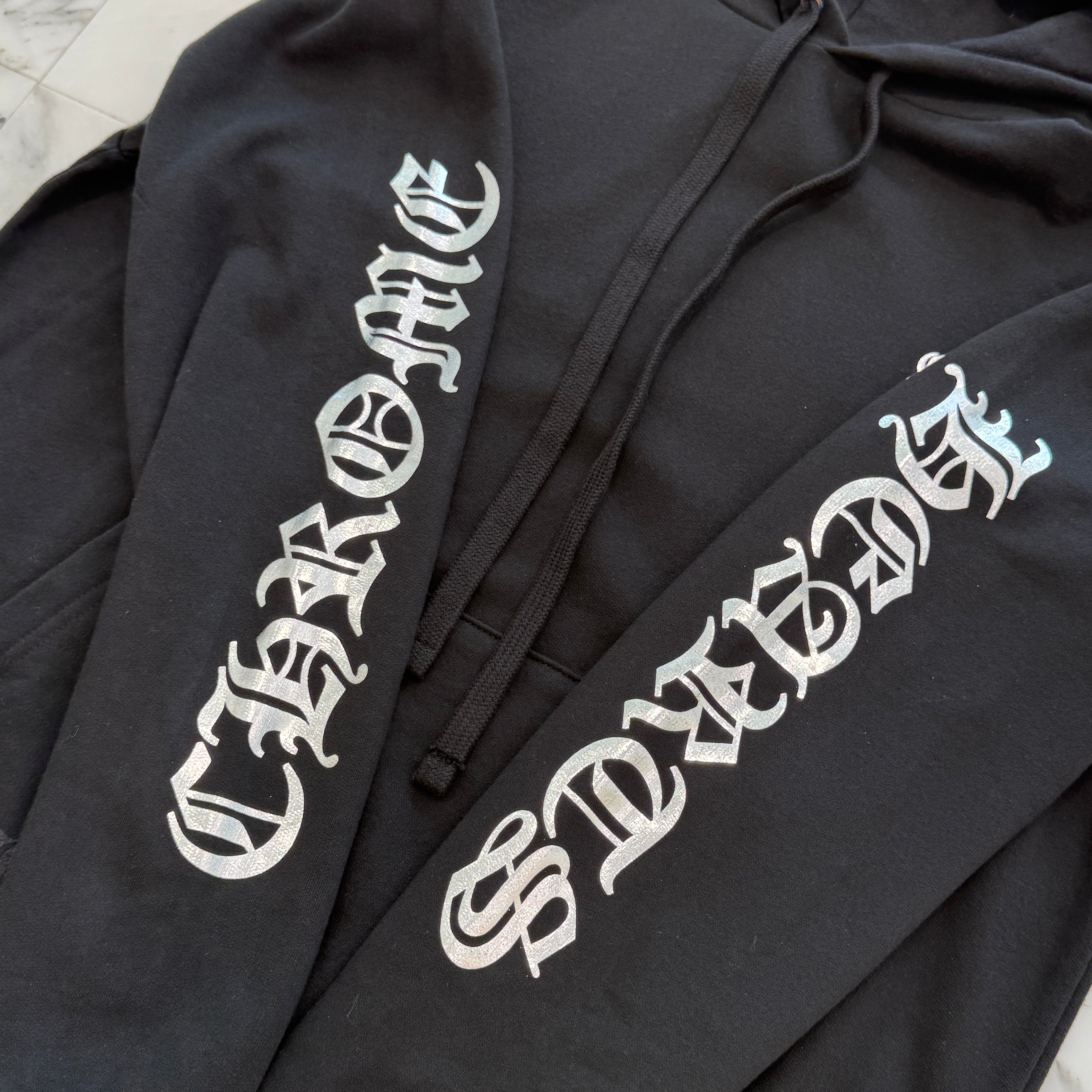 CHROME HEARTS 2025AW 1988 Silver Vertical Logo Pullover Hoodie Size XL クロムハーツ 1988 シルバー ヴァーティカルロゴ プルオーバーフーディー サイズXL