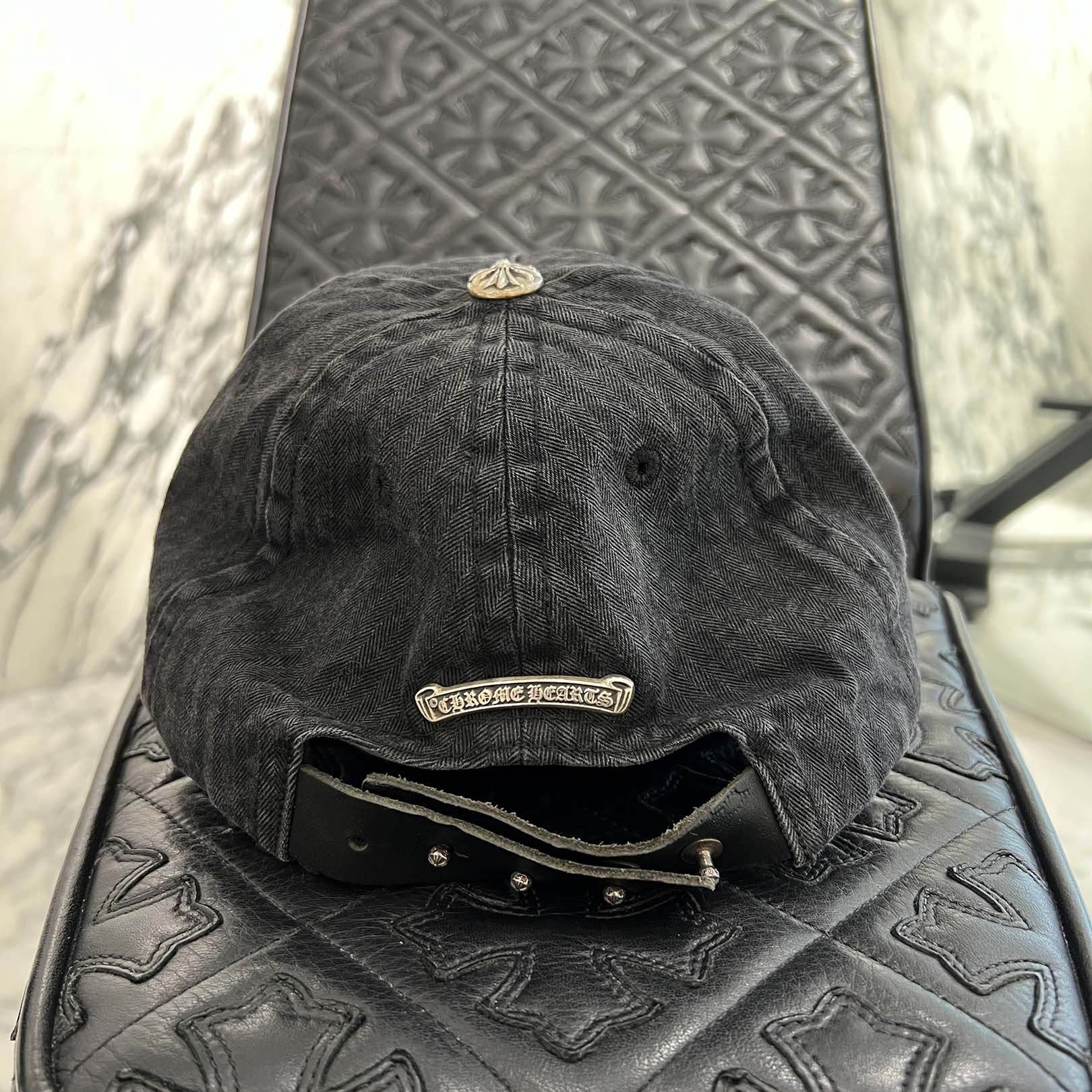 CHROME HEARTS 2024SS Vine Dagger Embroidery Herringbone Denim Trucker Cap Size ONE SIZE (53-60) クロムハーツ ヴァインダガー 刺繍 ヘリンボーン デニム トラッカーキャップ サイズONE SIZE (53-60)