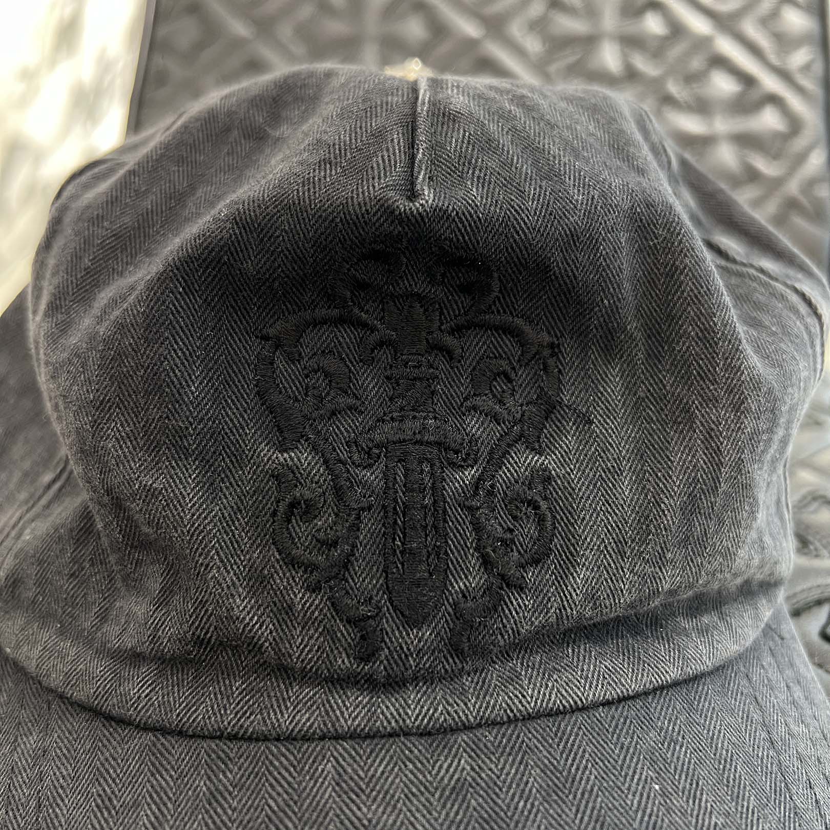 CHROME HEARTS 2024SS Vine Dagger Embroidery Herringbone Denim Trucker Cap Size ONE SIZE (53-60) クロムハーツ ヴァインダガー 刺繍 ヘリンボーン デニム トラッカーキャップ サイズONE SIZE (53-60)