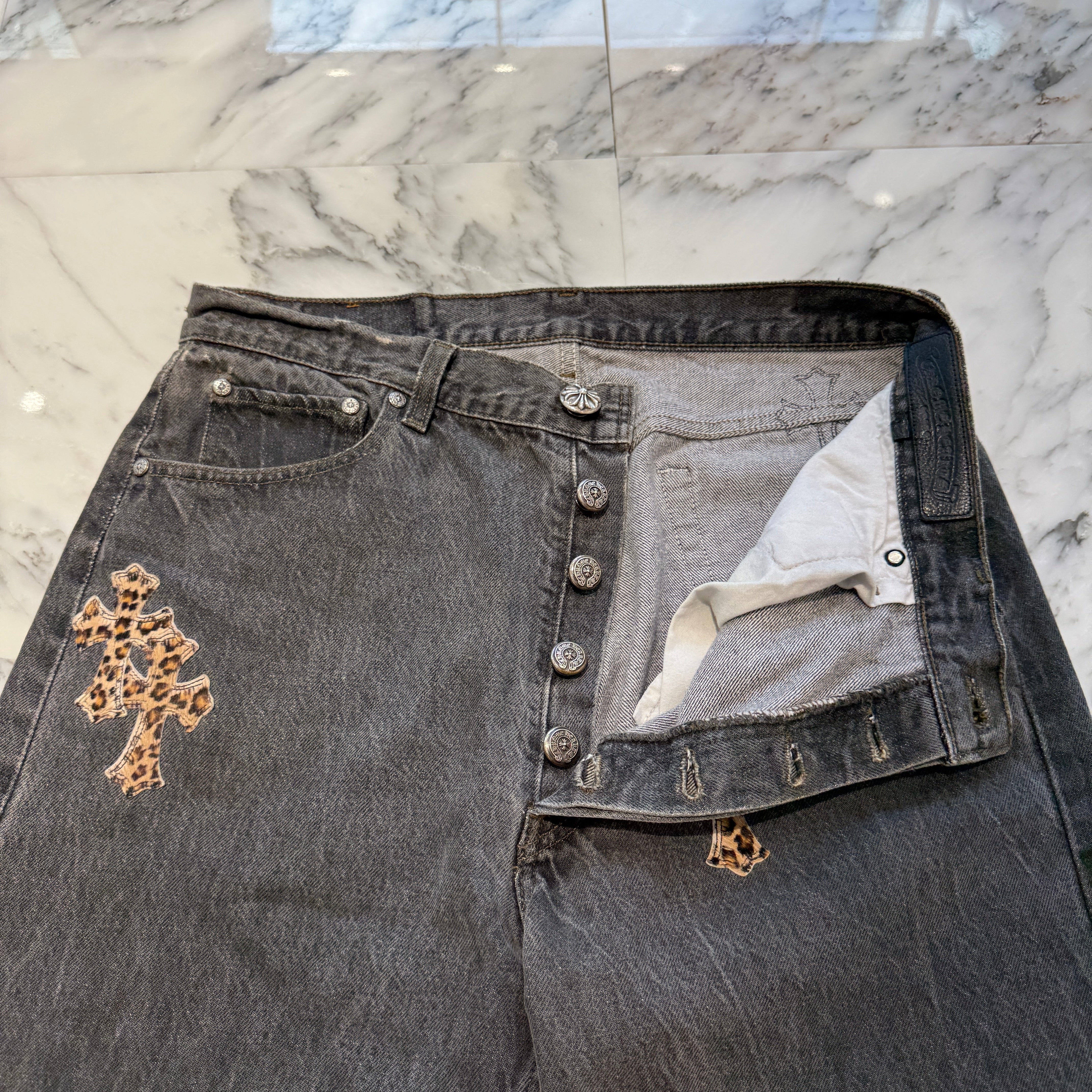 CHROME HEARTS × Levi's 501 VNTG Leopard Harako Leather Cross Patch