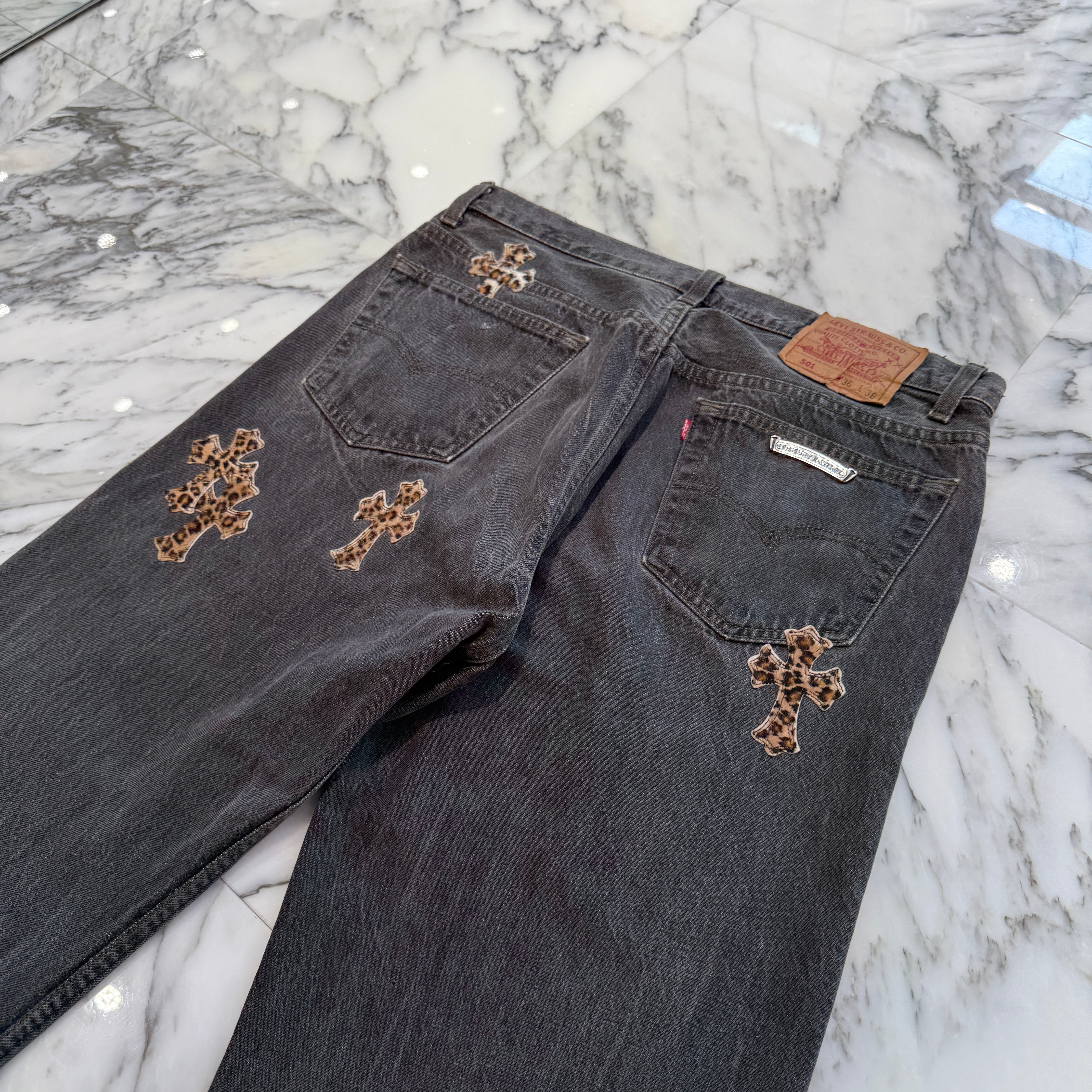 CHROME HEARTS × Levi's 501 VNTG Leopard Harako Leather Cross Patch Denim Pants Size 30 クロムハーツ × リーバイス 501 ヴィンテージ レオパード ハラコレザークロスパッチ デニムパンツ サイズ30