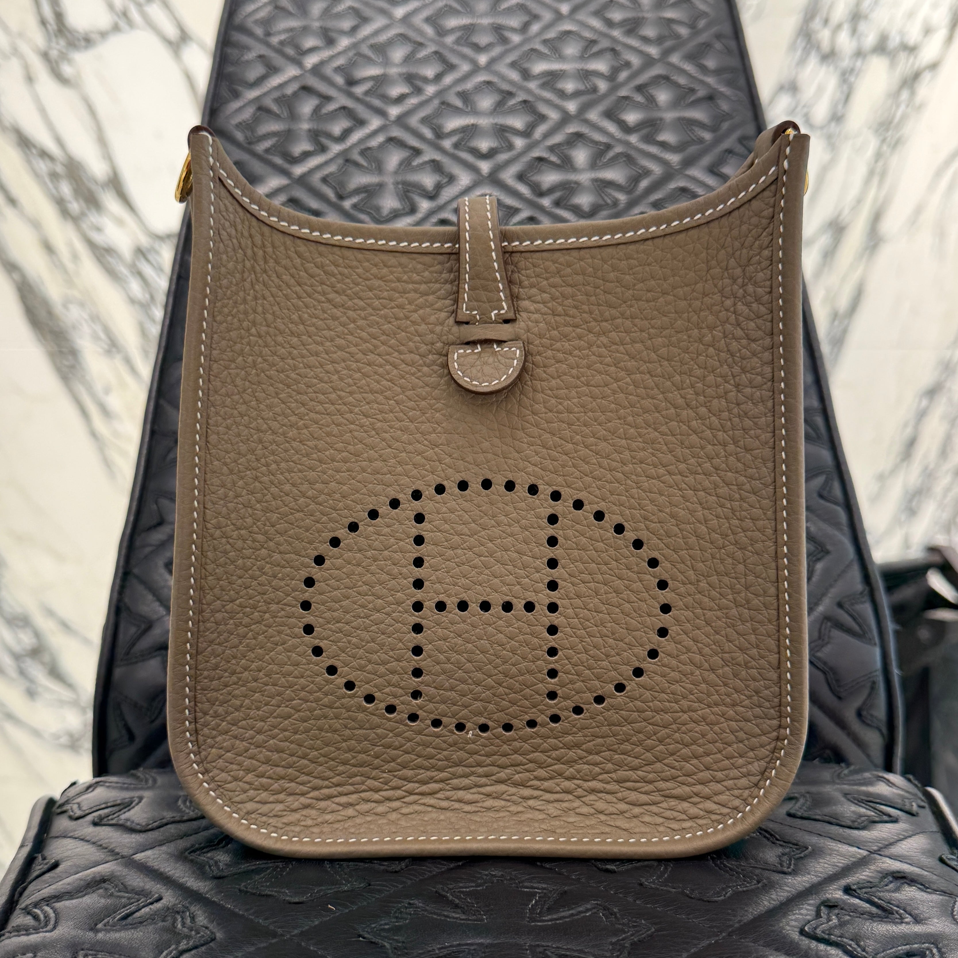 HERMES Evelyn Amazon TPM "Etoupe" W刻印 エルメス エブリン アマゾン TPM "エトゥープ" レザーショルダーバッグ W刻印