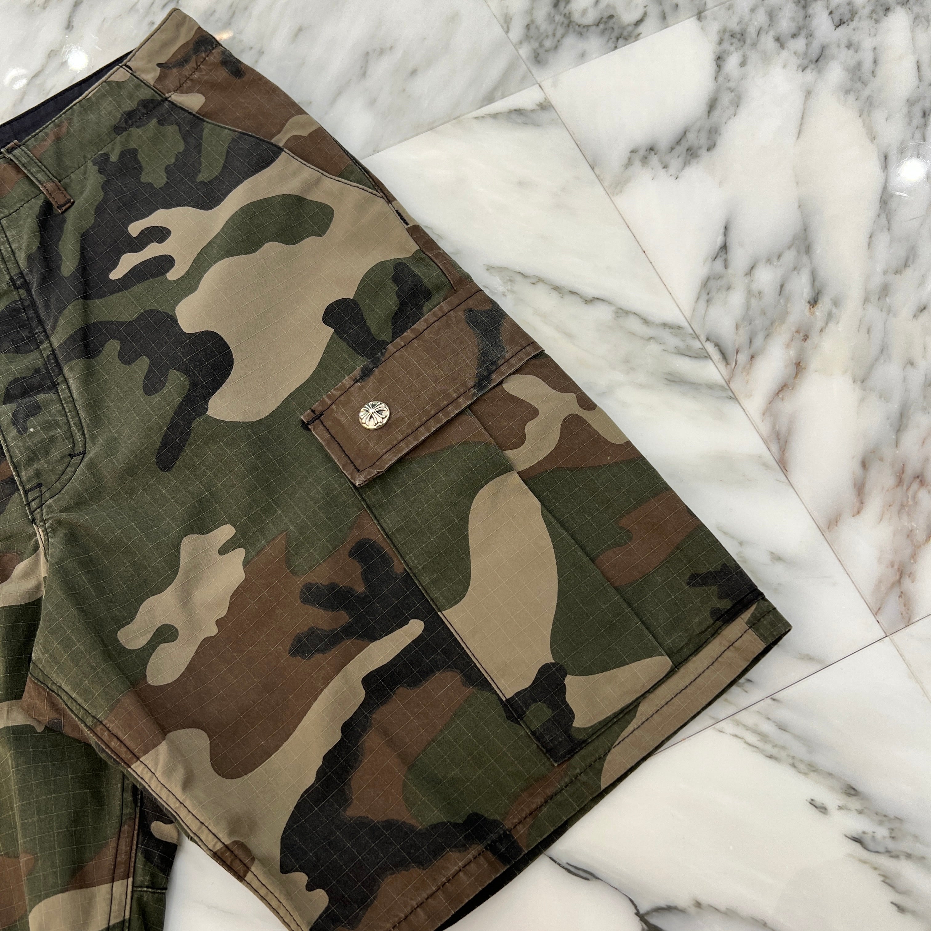 CHROME HEARTS Cross Ball Button Camo Cargo Half Pants Size 33 クロムハーツ クロスボールボタン カモ ハーフパンツ サイズ33