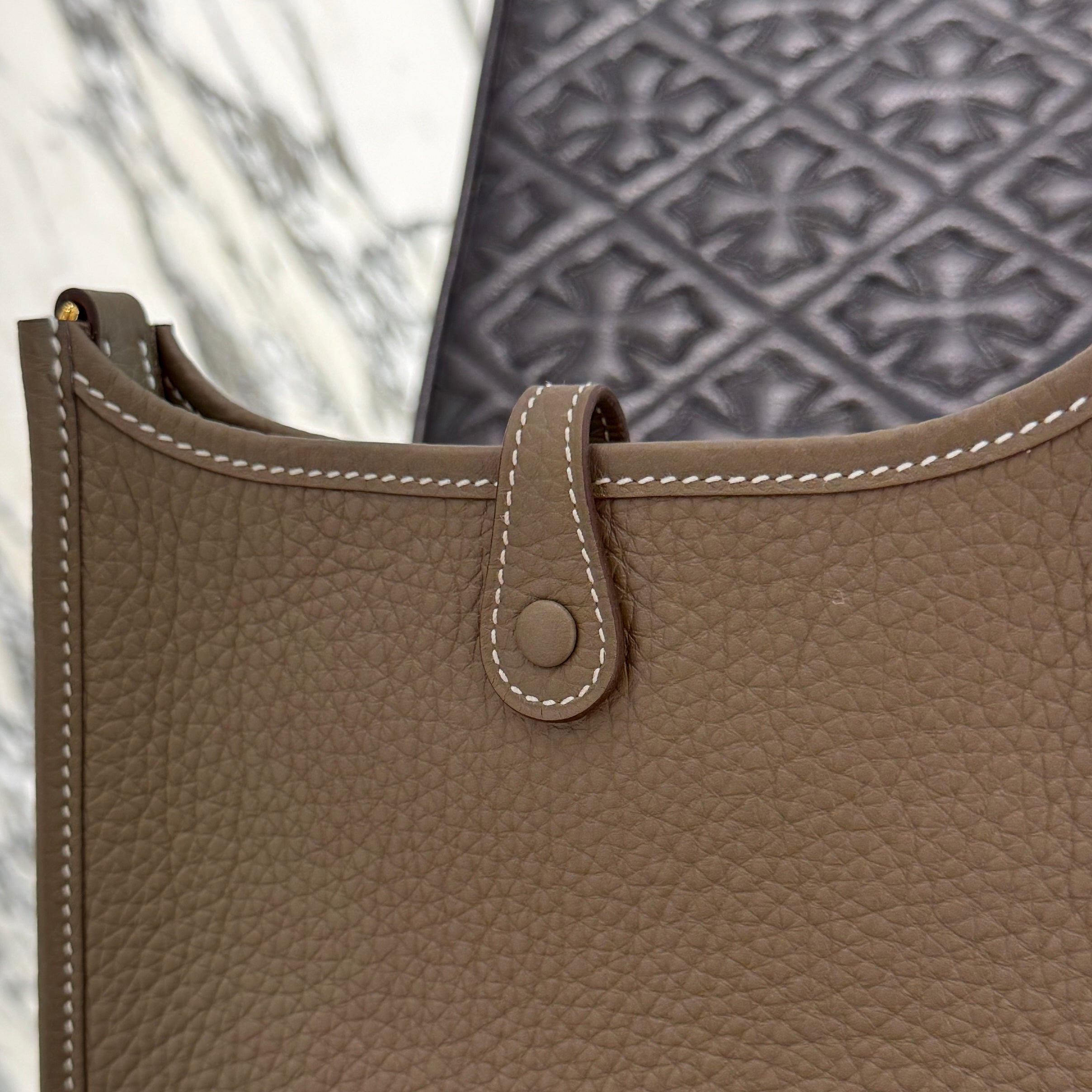 HERMES Evelyn Amazon TPM "Etoupe" W刻印 エルメス エブリン アマゾン TPM "エトゥープ" レザーショルダーバッグ W刻印