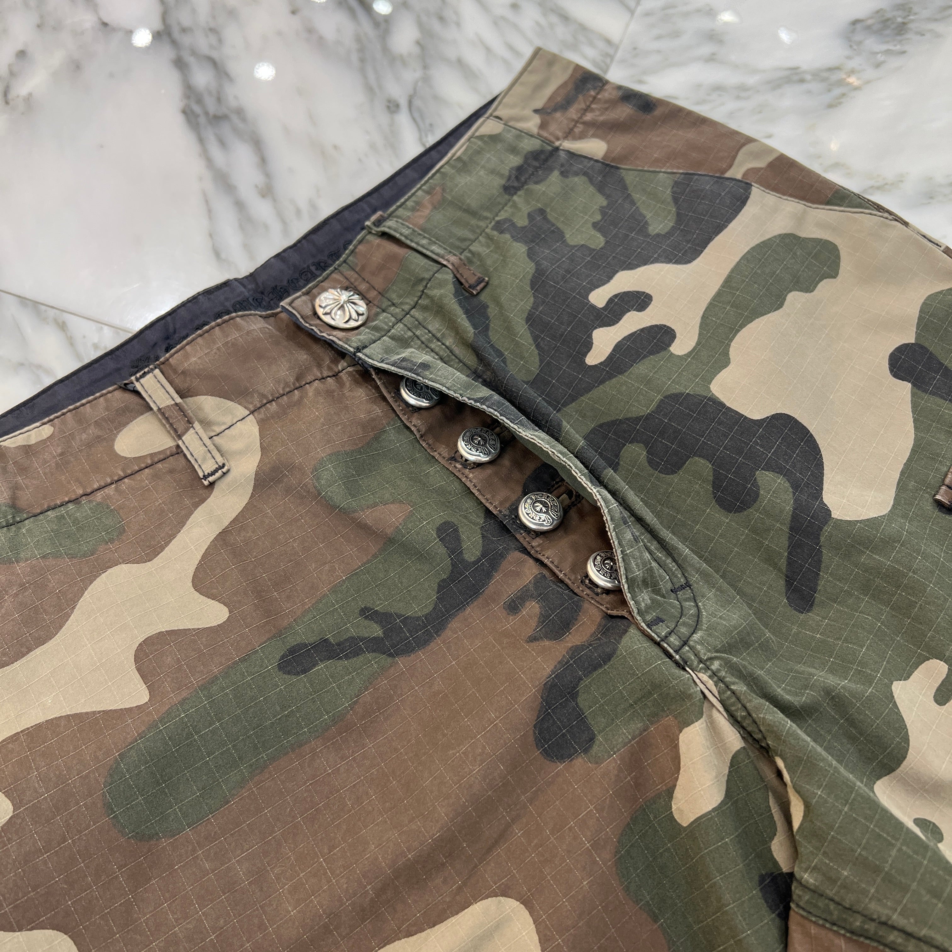 CHROME HEARTS Cross Ball Button Camo Cargo Half Pants Size 33 クロムハーツ クロスボールボタン カモ ハーフパンツ サイズ33