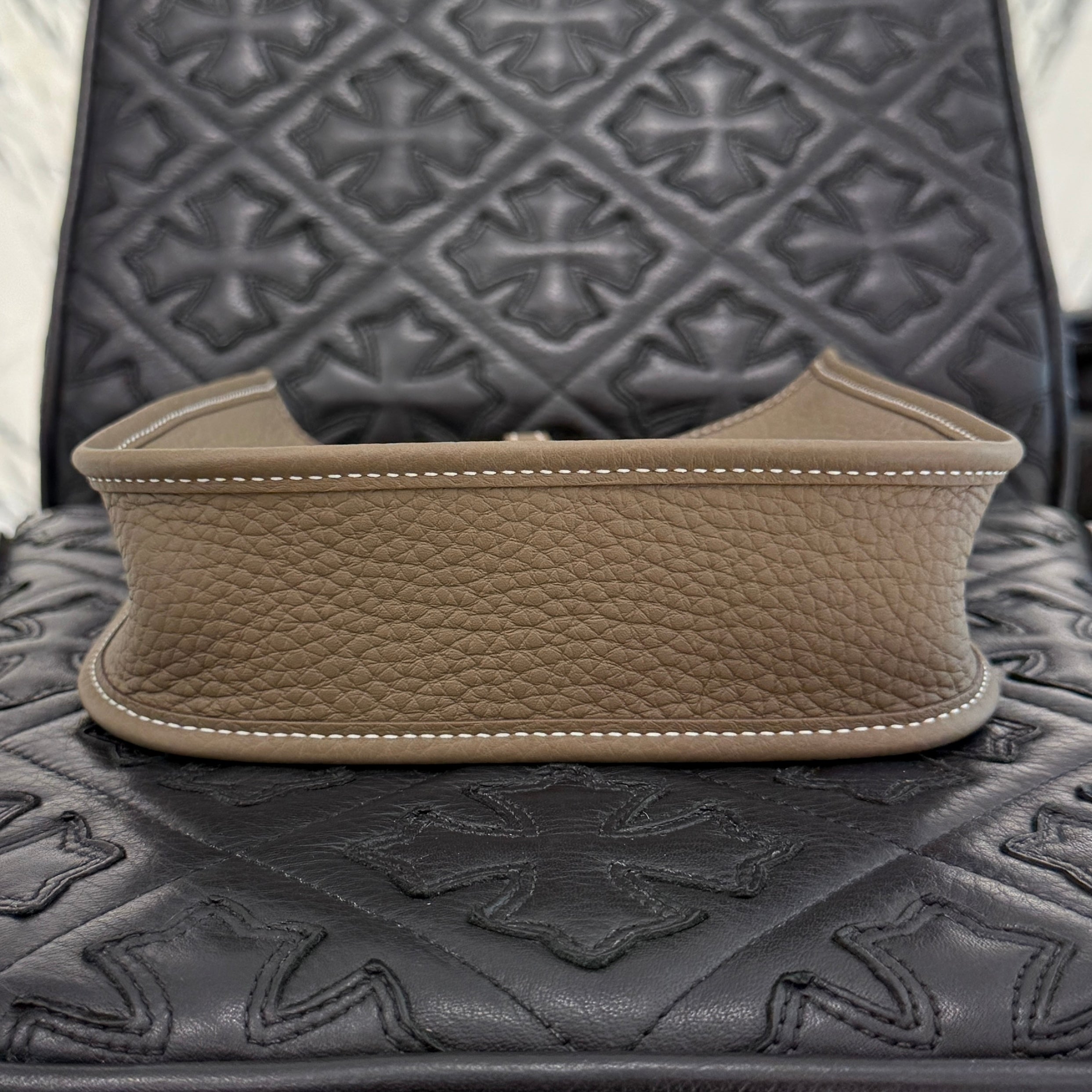 HERMES Evelyn Amazon TPM "Etoupe" W刻印 エルメス エブリン アマゾン TPM "エトゥープ" レザーショルダーバッグ W刻印