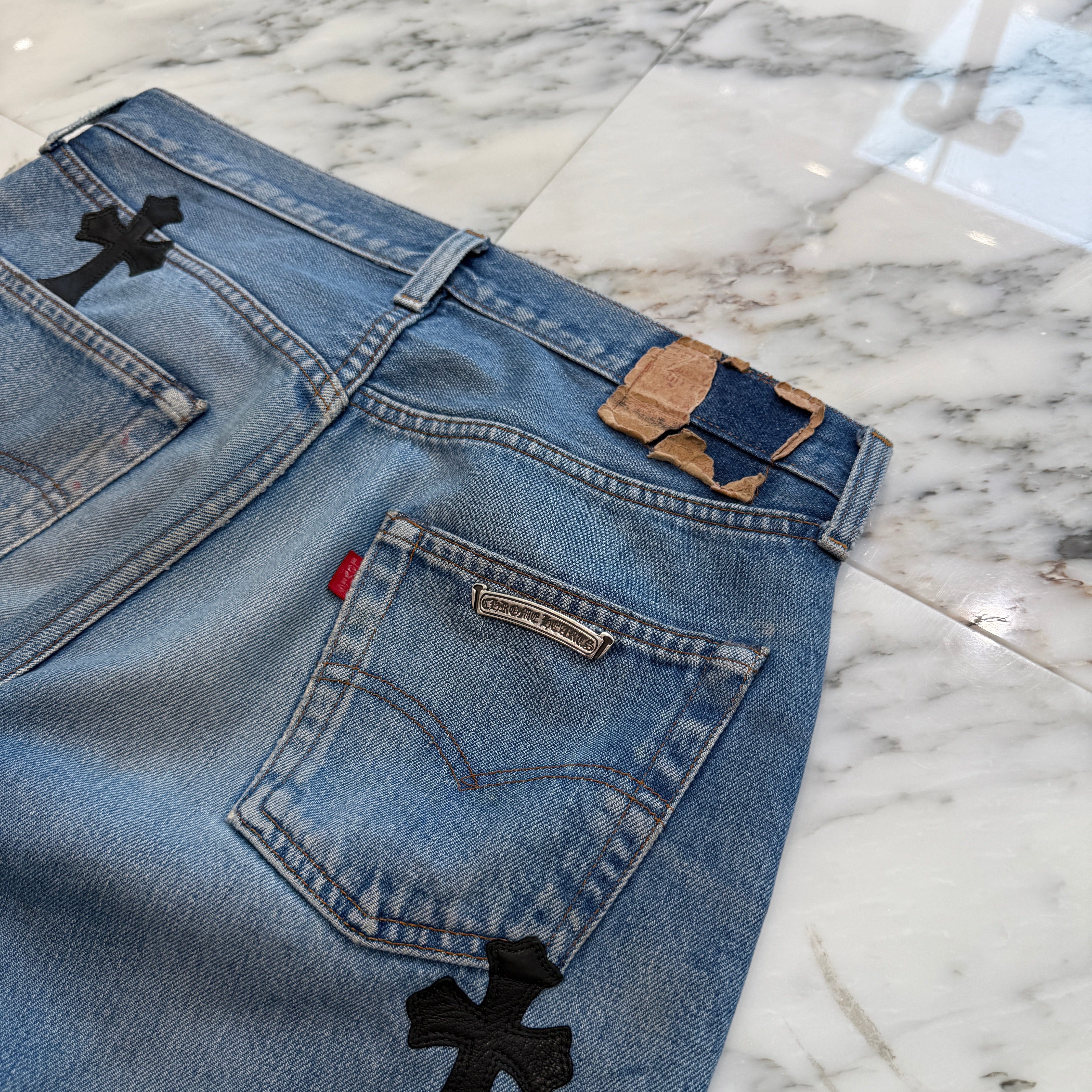 Chrom hearts LEVI'S デニム 501 ヴィンテージ CHROME HEARTS × Levi's 501 VNTG Cross Leather Patch Jeans