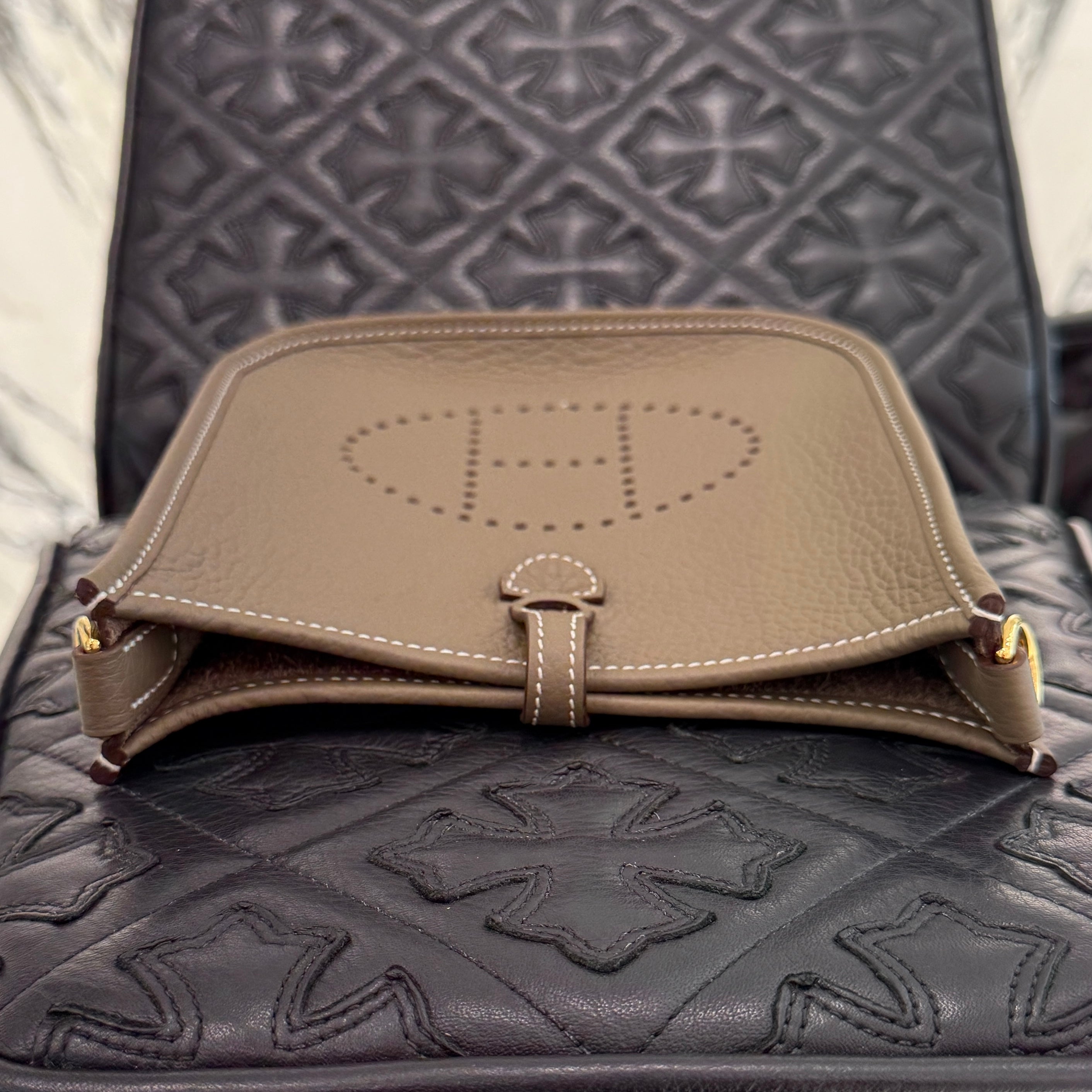 HERMES Evelyn Amazon TPM "Etoupe" W刻印 エルメス エブリン アマゾン TPM "エトゥープ" レザーショルダーバッグ W刻印