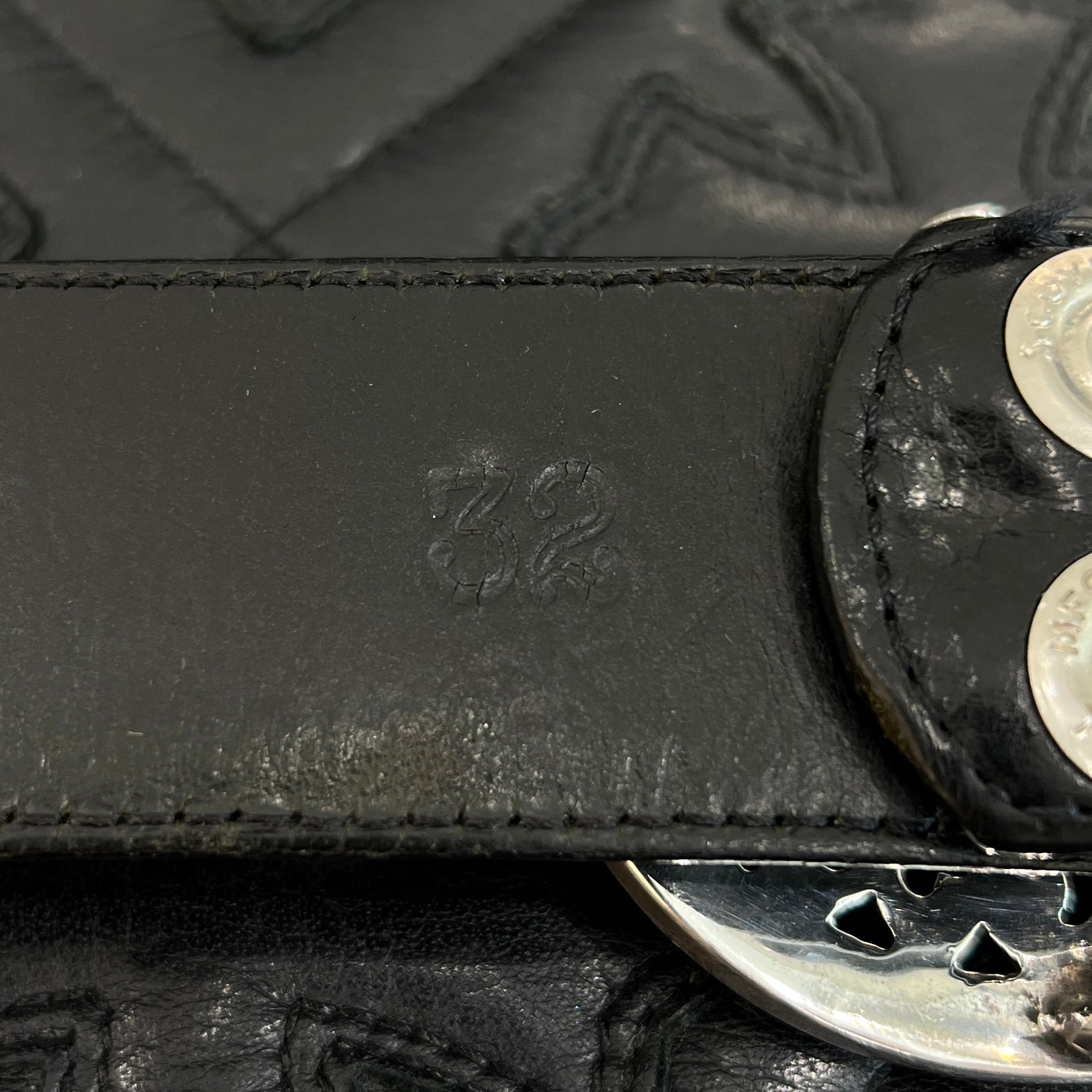 CHROME HEARTS Classic Oval Cross Belt Buckle Scroll Label Rivets Leather Belt Size 32 クロムハーツ クラシックオーバルクロス ベルトバックル スクロールラベル リベッツ レザー ベルト 5穴 サイズ32