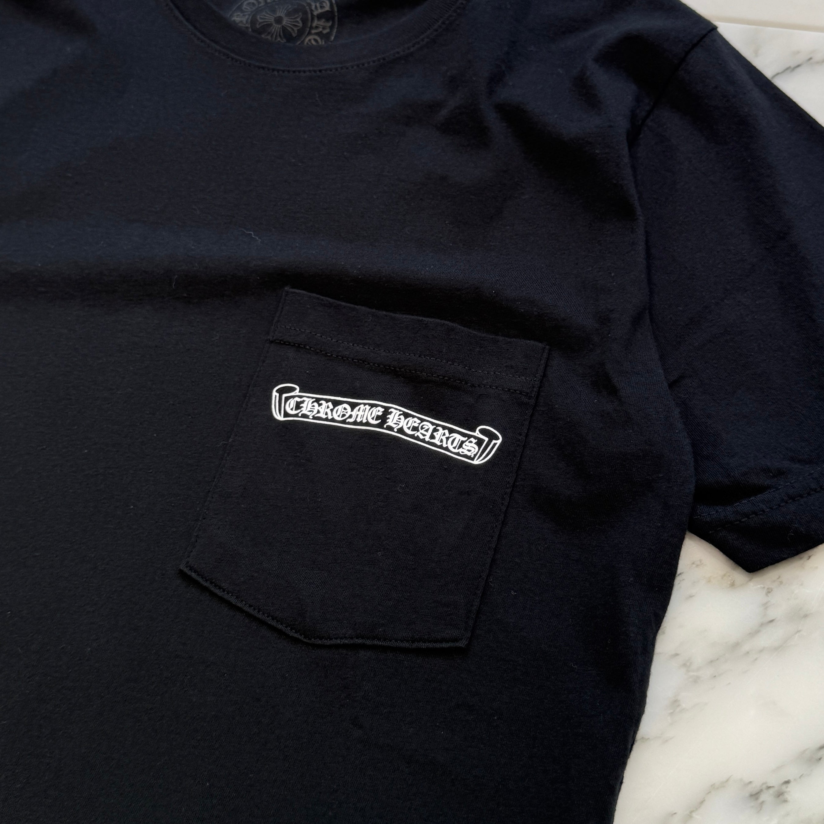 CHROME HEARTS NYC Exclusive Back Scroll Logo Tee Size S クロムハーツ ニューヨーク限定 バックスクロールロゴ Tシャツ サイズS