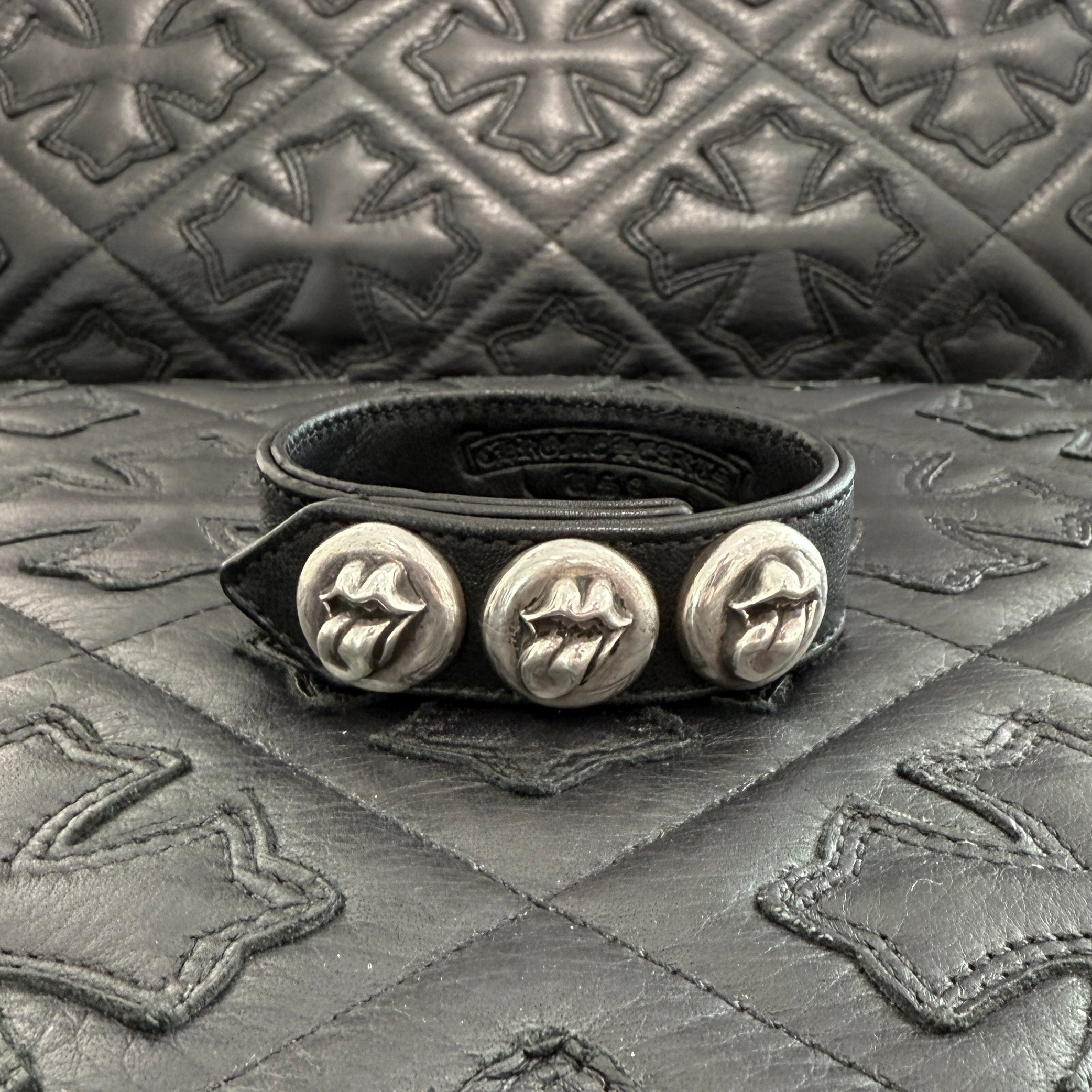 CHROME HEARTS × The Rolling Stones Lip Tong 3BTN 2SNP LEATHER BRACELET クロムハーツ × ザローリングストーンズ リップアンドタン 3ボタン 2スナップ レザーブレスレット