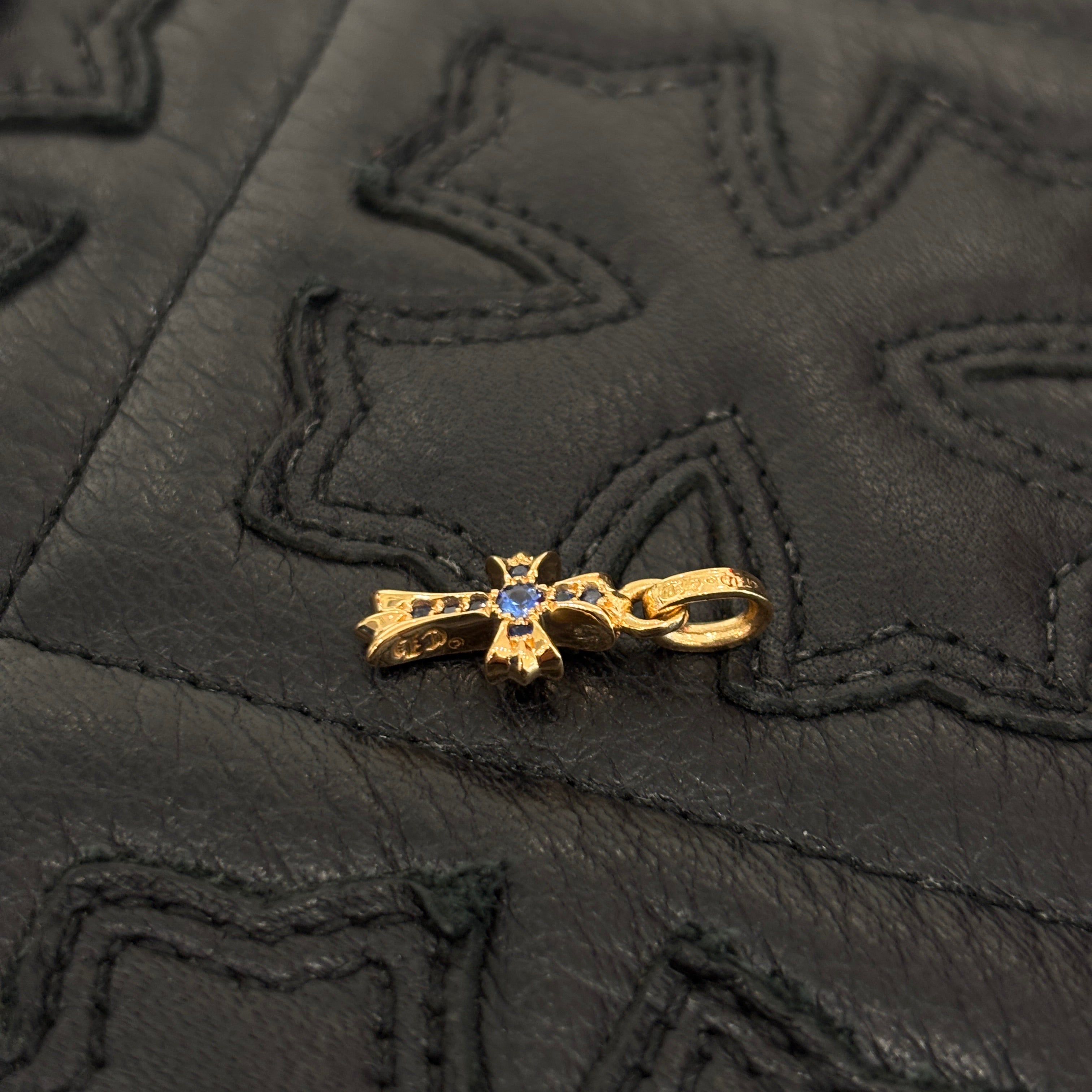 CHROME HEARTS 22K Baby Fat Cross Pave Blue Sapphire Pendant Top クロムハーツ 22K ベイビーファット クロス パヴェ ブルーサファイヤ ペンダントトップ