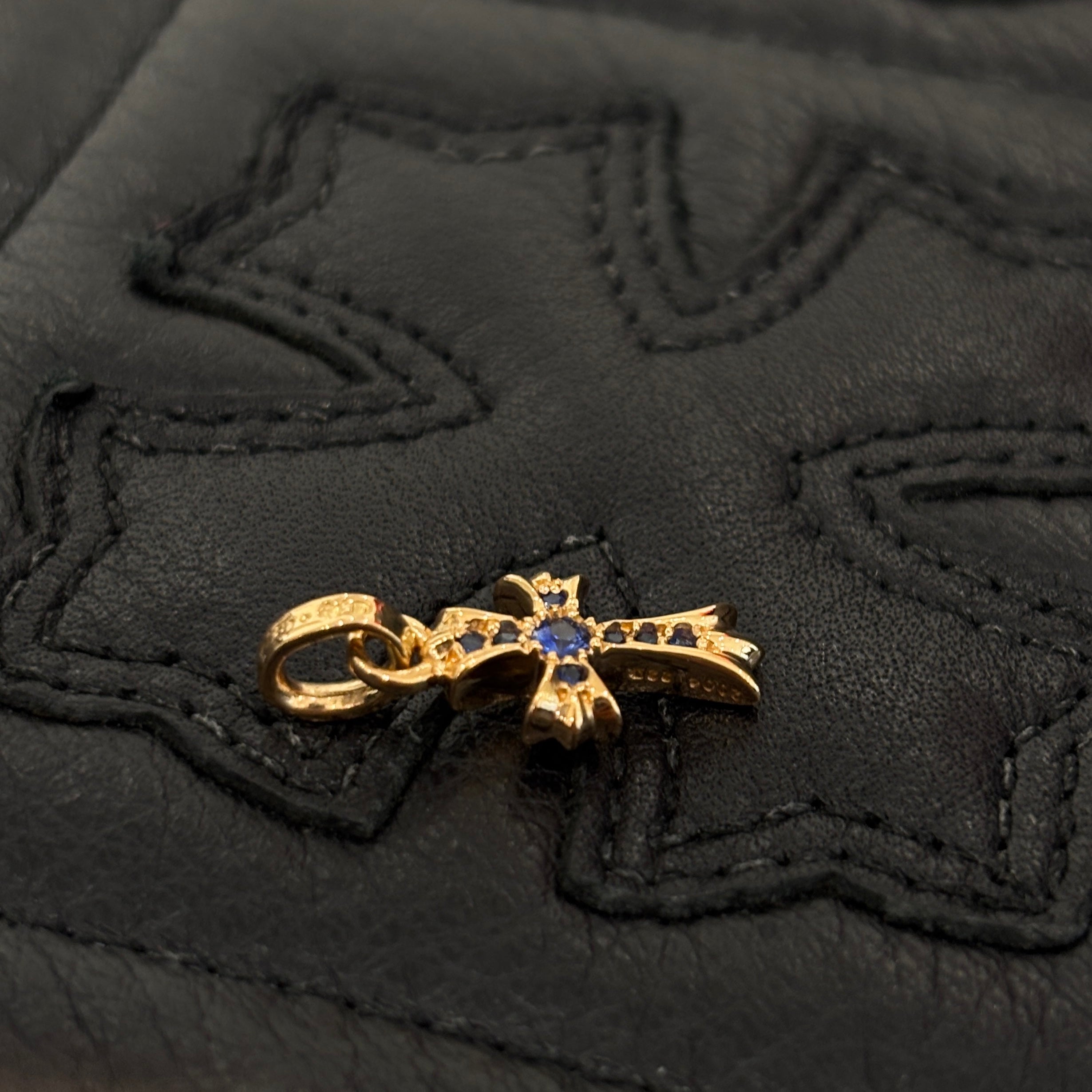 CHROME HEARTS 22K Baby Fat Cross Pave Blue Sapphire Pendant Top クロムハーツ 22K ベイビーファット クロス パヴェ ブルーサファイヤ ペンダントトップ
