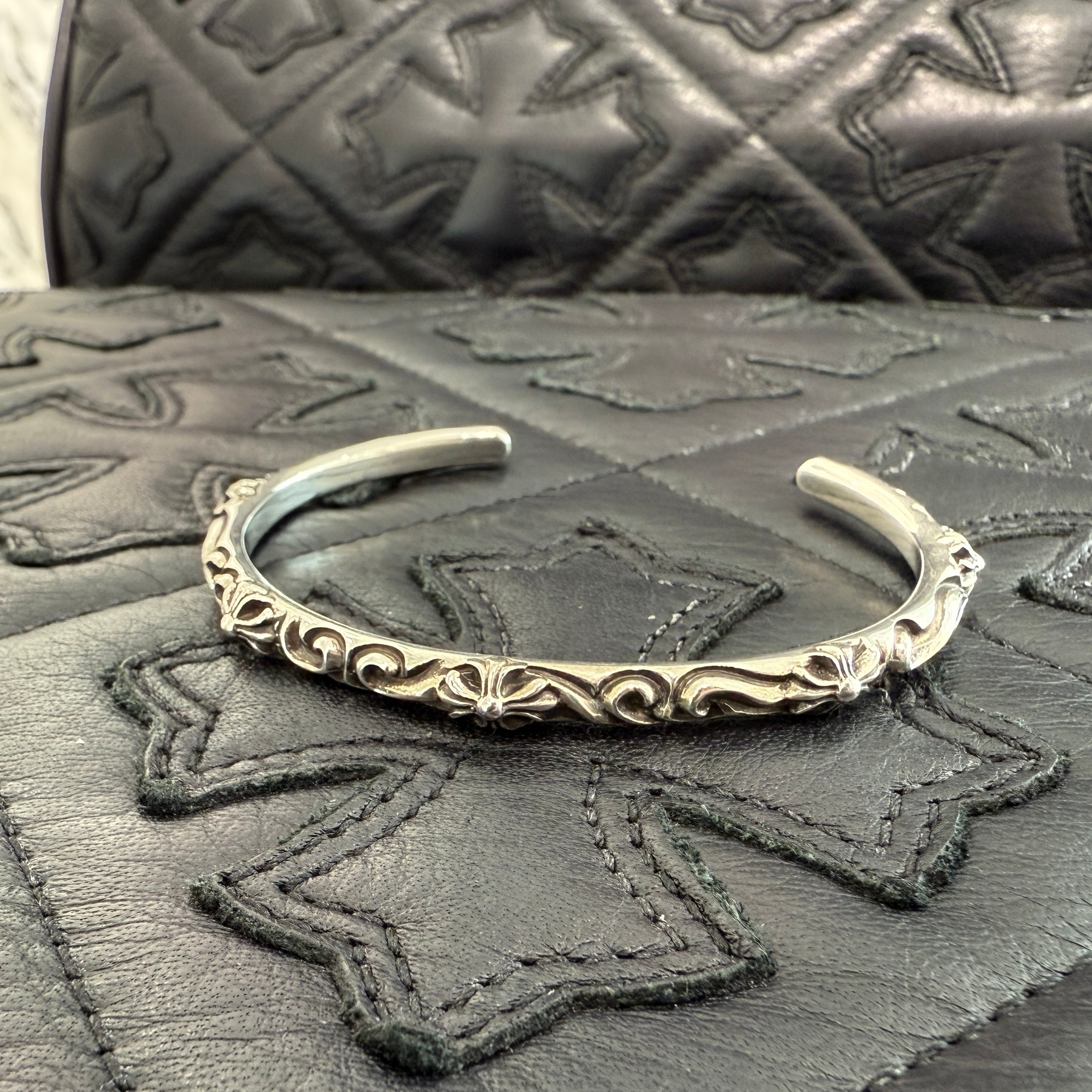 CHROME HEARTS クロムハーツ SBTバングル ブレス シルバー クロムハーツSBTバングル|クロムハーツ通販専門店ブラック