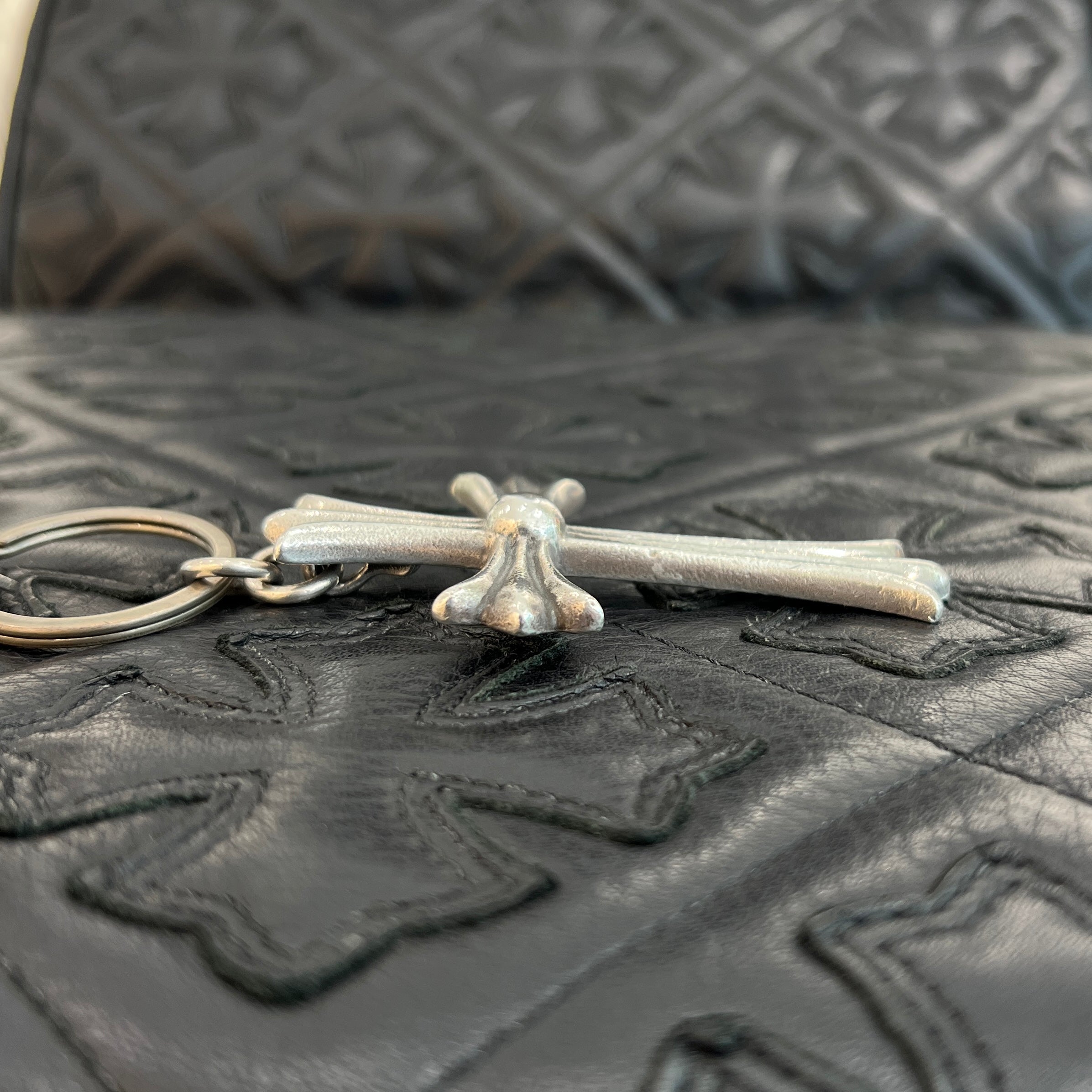 CHROME HEARTS Large CH Cross Key Ring With Dagger クロム