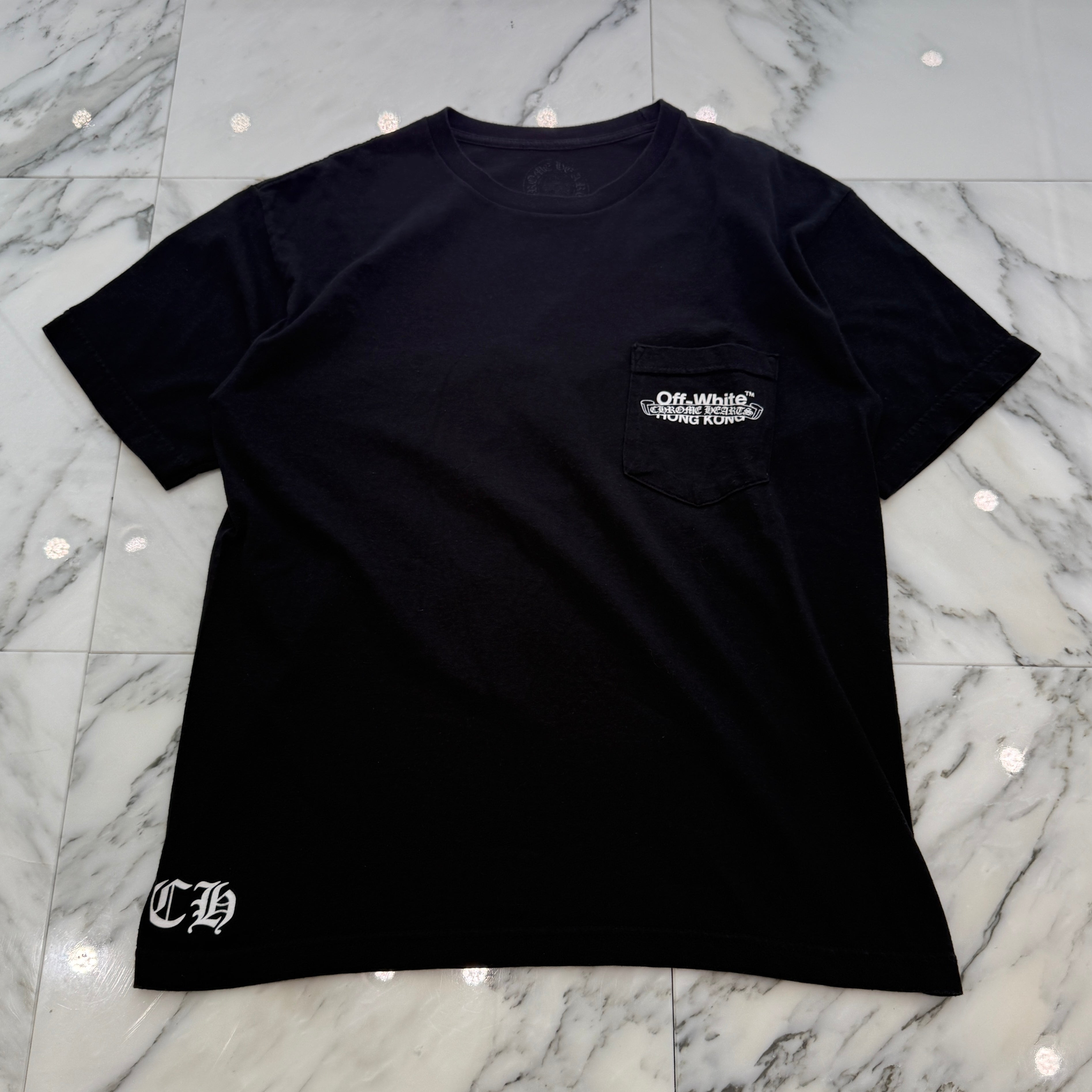 CHROME HEARTS × OFF-WHITE HONG KONG Limited Scroll Logo Tee Size M クロムハ―ツ×オフホワイト 香港限定 スクロールロゴ Tシャツ サイズM
