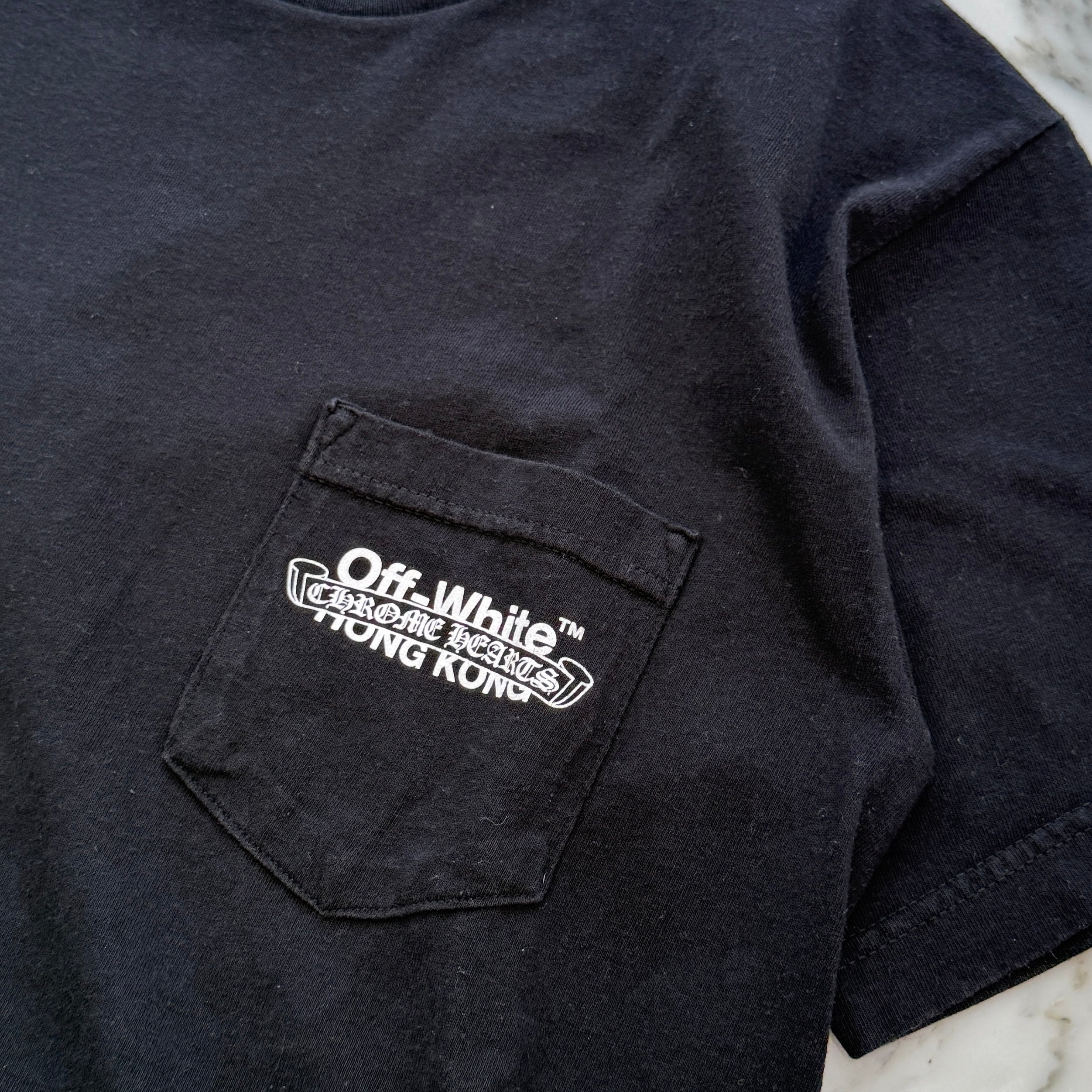 CHROME HEARTS × OFF-WHITE HONG KONG Limited Scroll Logo Tee Size M クロムハ―ツ×オフホワイト 香港限定 スクロールロゴ Tシャツ サイズM