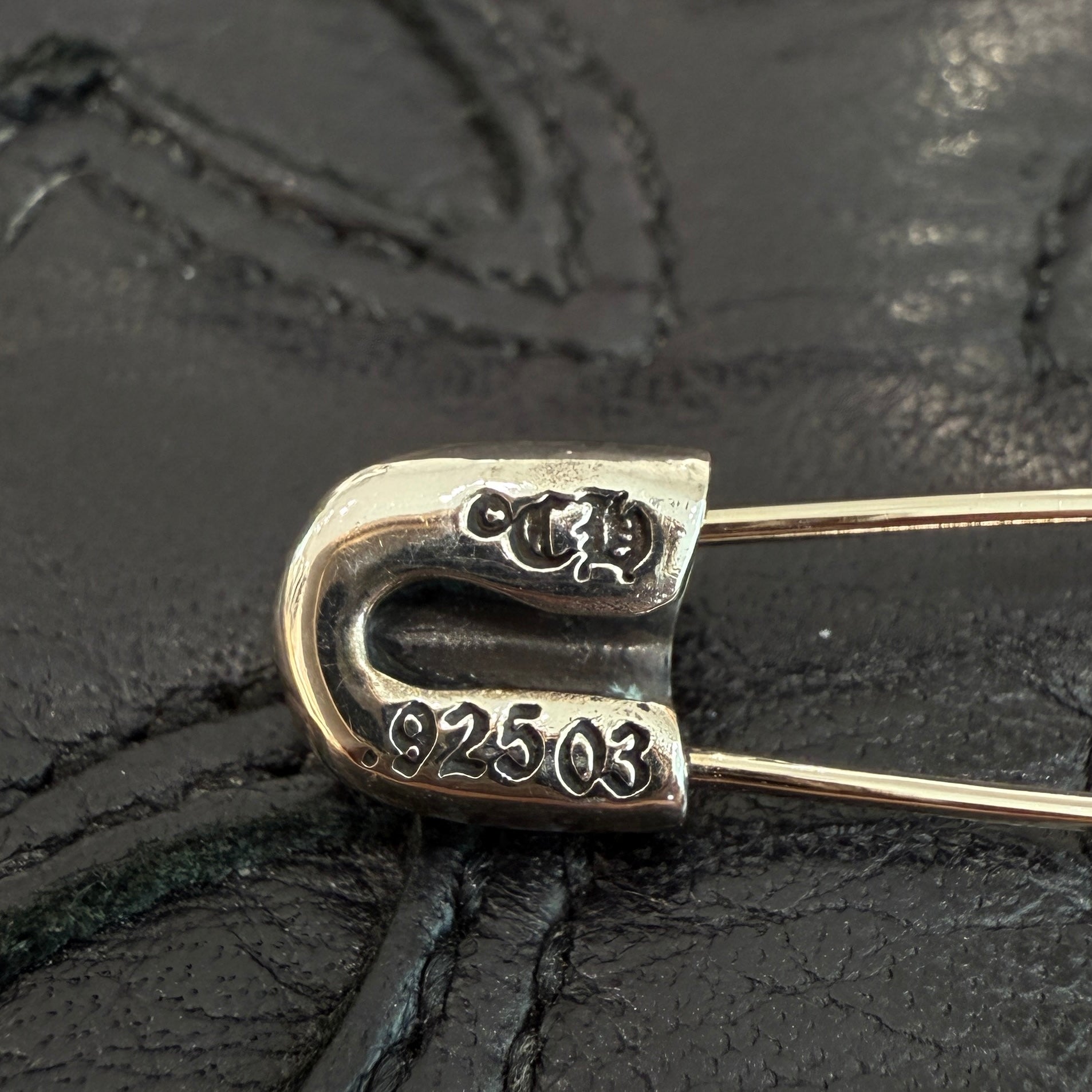 クロムハーツ（Chrome Hearts）セーフティピン SMネックレストップ CHROME HEARTS(クロムハーツ) 22K SAFETY PIN NECKLACE
