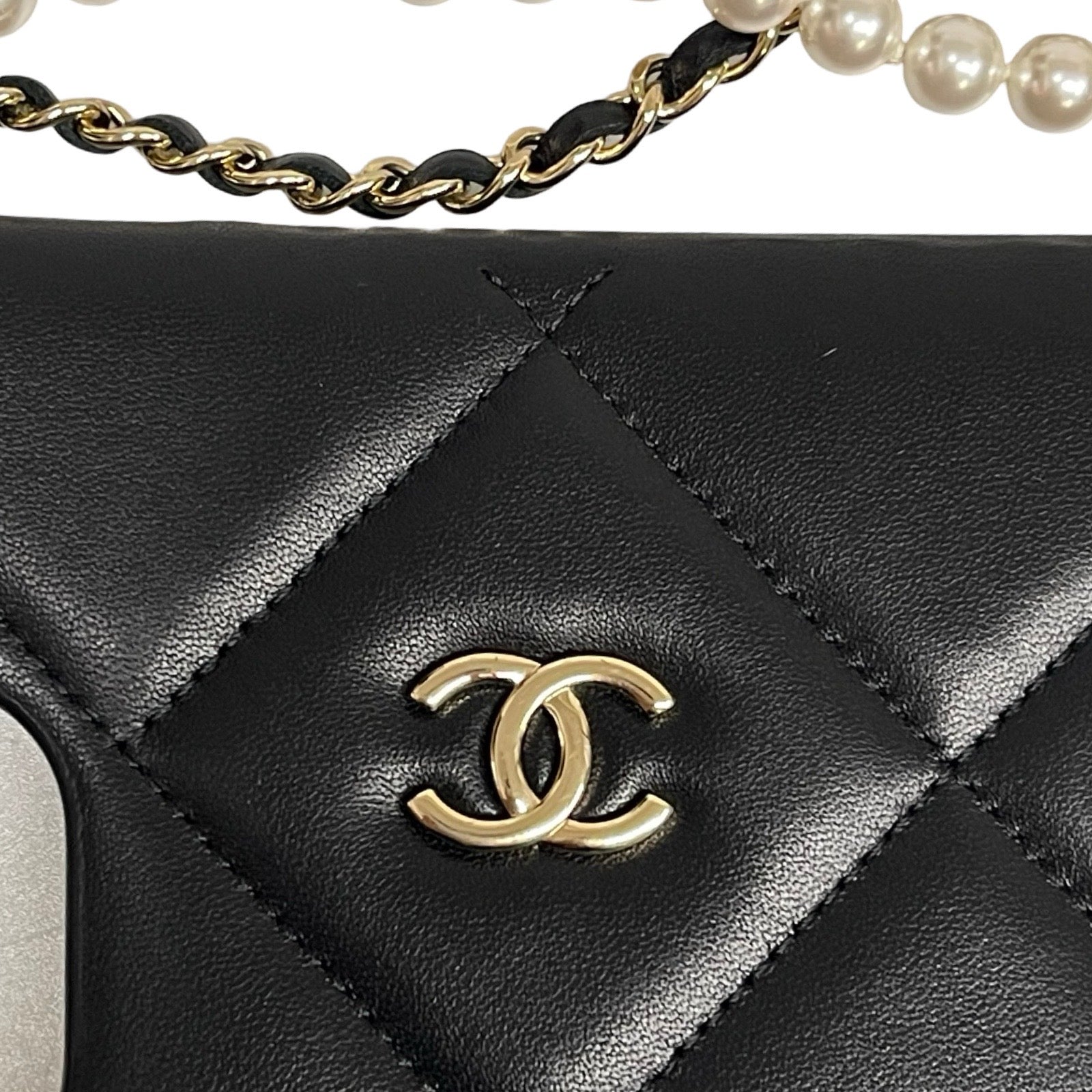 CHANEL 2024SS iPhone 15 Pro Leather Shoulder Case AP3866 B16097 C3906