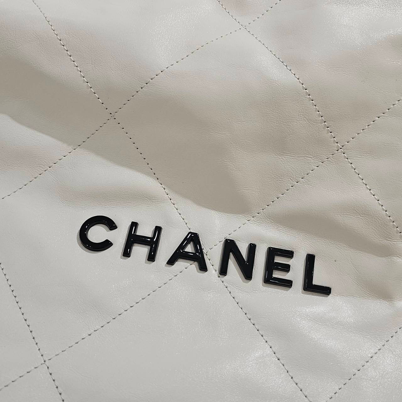 CHANEL 22 Small Shiny Calf Leather Chain Shoulder Bag シャネル 22 スモール シャイニーカーフスキン チェーン ショルダーバッグ