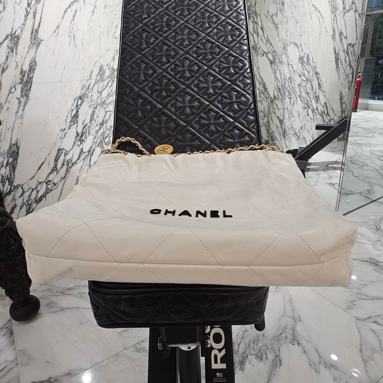 CHANEL 22 Small Shiny Calf Leather Chain Shoulder Bag シャネル 22 スモール シャイニーカーフスキン チェーン ショルダーバッグ