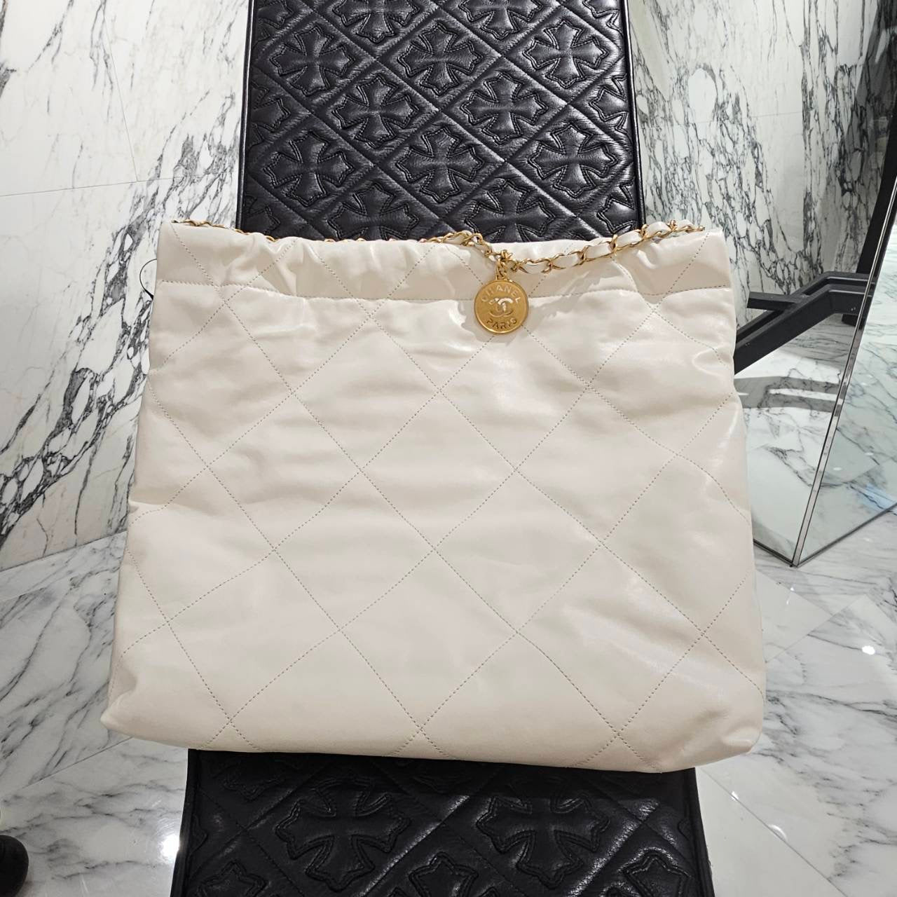 CHANEL 22 Small Shiny Calf Leather Chain Shoulder Bag シャネル 22 スモール シャイニーカーフスキン チェーン ショルダーバッグ