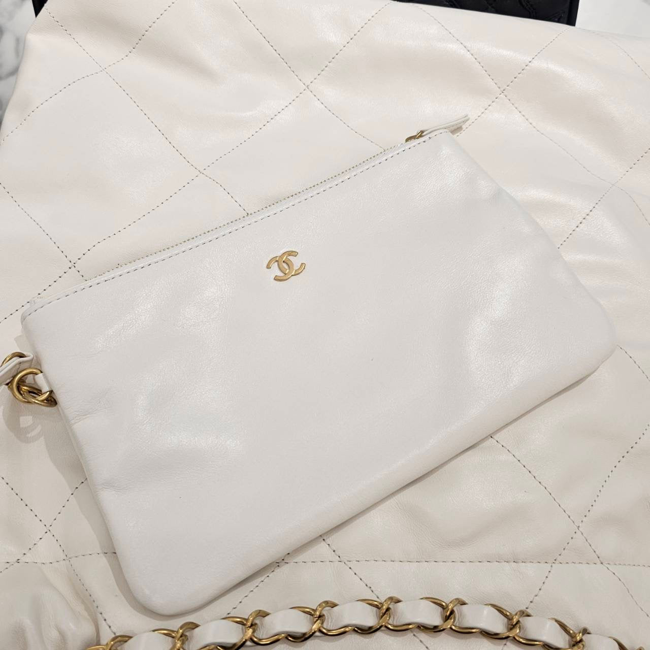 CHANEL 22 Small Shiny Calf Leather Chain Shoulder Bag シャネル 22 スモール シャイニーカーフスキン チェーン ショルダーバッグ