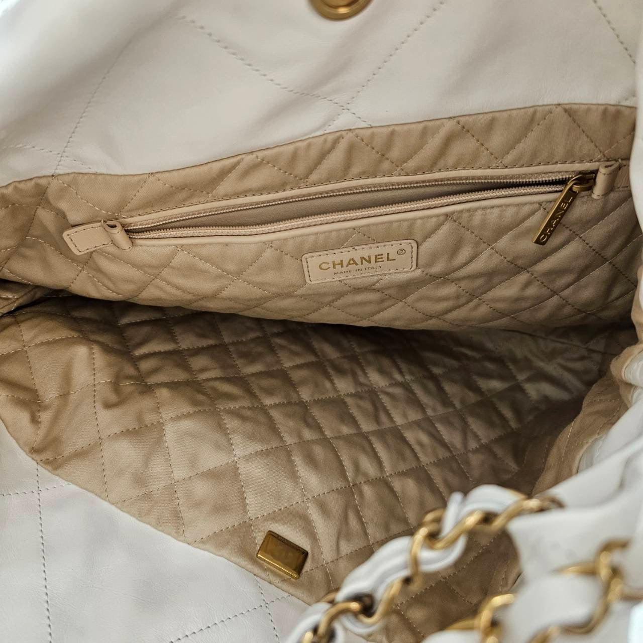 CHANEL 22 Small Shiny Calf Leather Chain Shoulder Bag シャネル 22 スモール シャイニーカーフスキン チェーン ショルダーバッグ