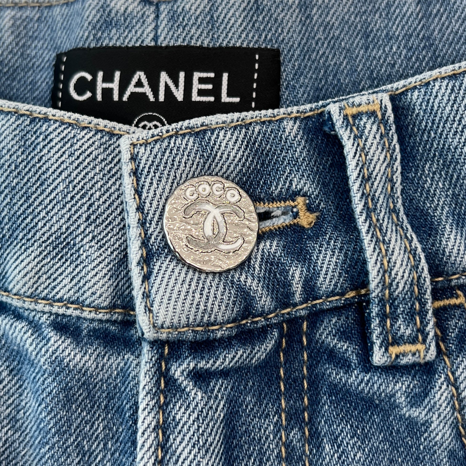 CHANEL 2025SS Coco Beach Collection Embroidery Denim Short Pants P78558 V71193 Size 34 シャネル ココビーチコレクション 刺繍 デニムショートパンツ サイズ34