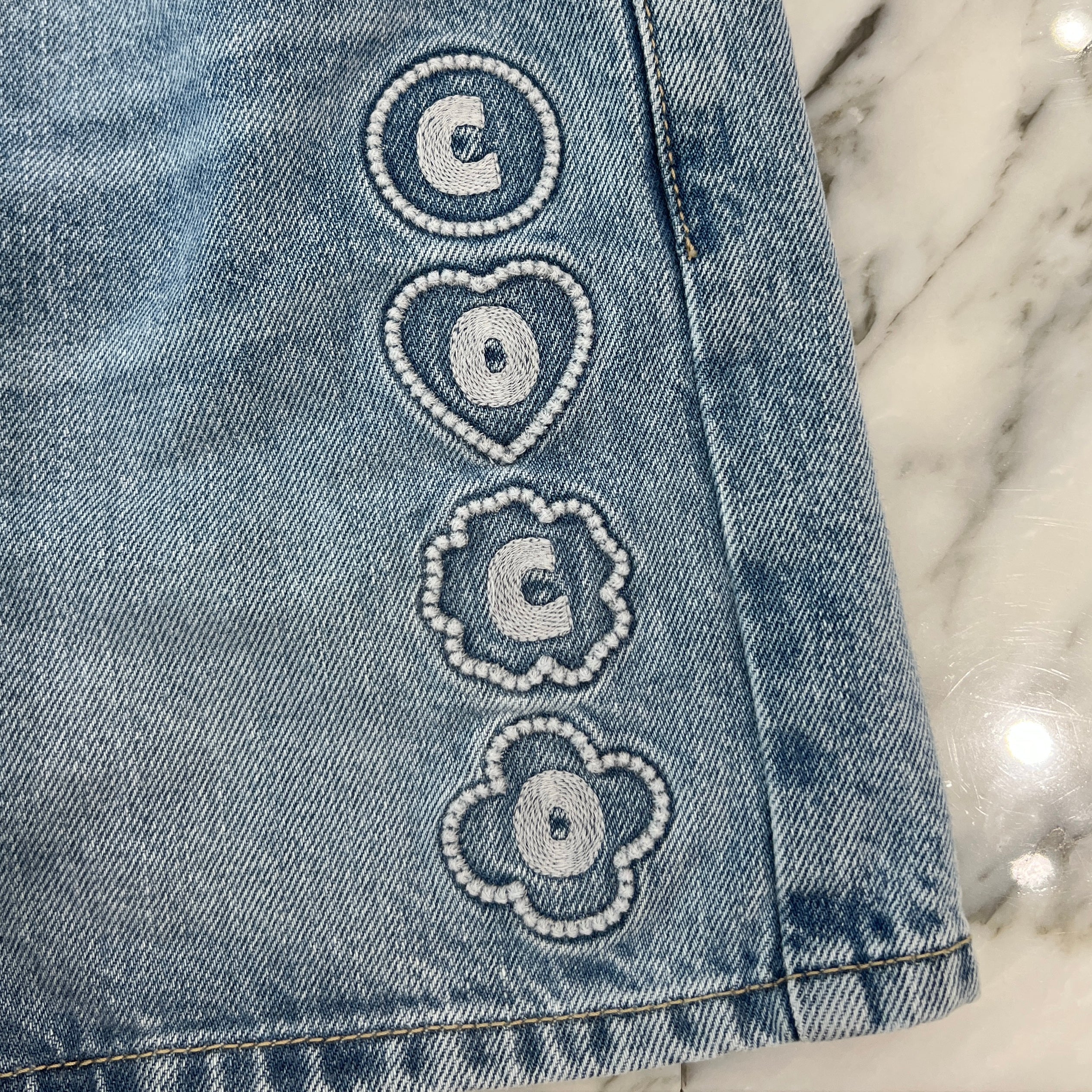 CHANEL 2025SS Coco Beach Collection Embroidery Denim Short Pants P78558 V71193 Size 34 シャネル ココビーチコレクション 刺繍 デニムショートパンツ サイズ34