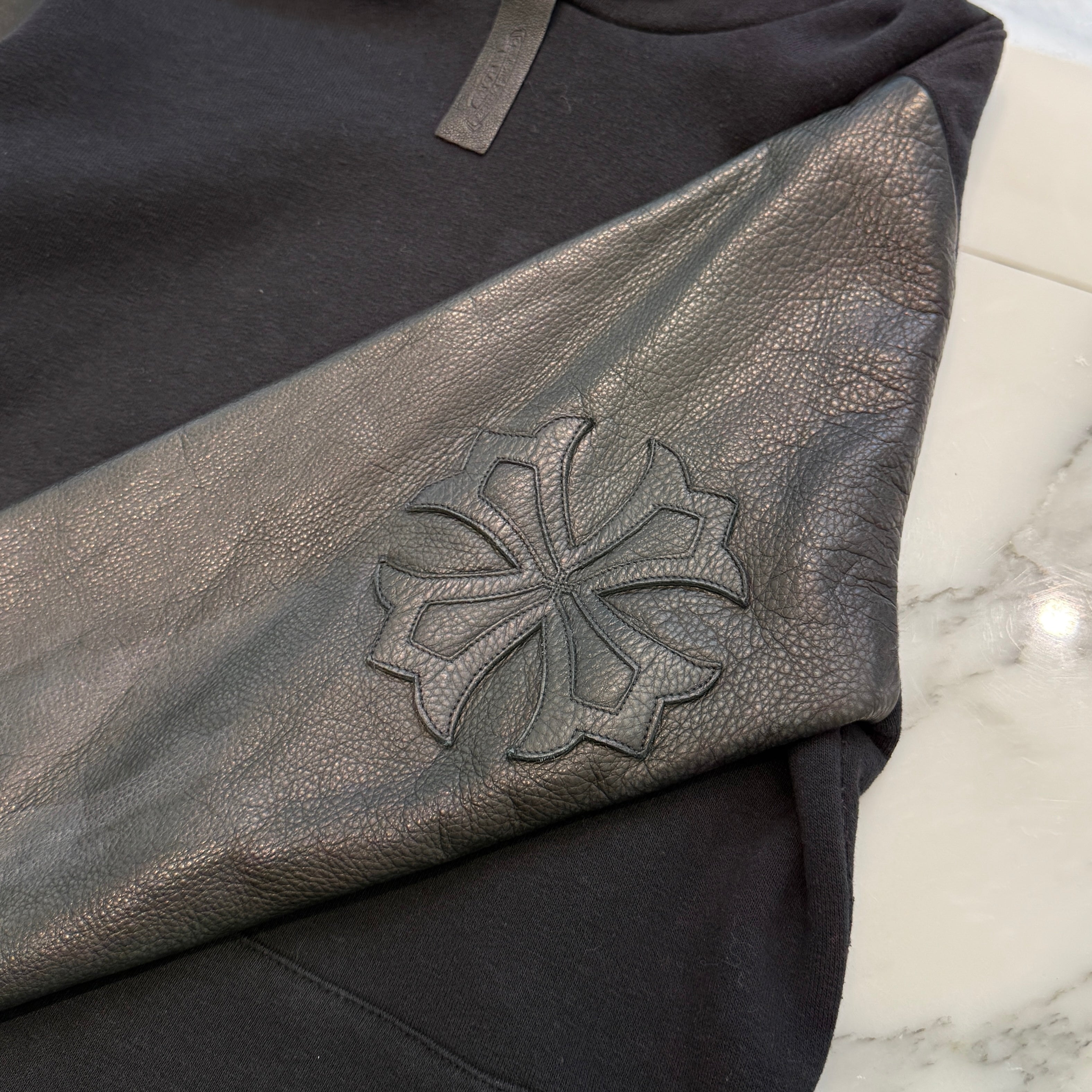 CHROME HEARTS Y NOT Leather Cross Patch Arm Leather Switching Pullover Hoodie Size S クロムハーツ ワイノット レザークロスパッチ アームレザー切替 プルオーバーフーディー サイズS