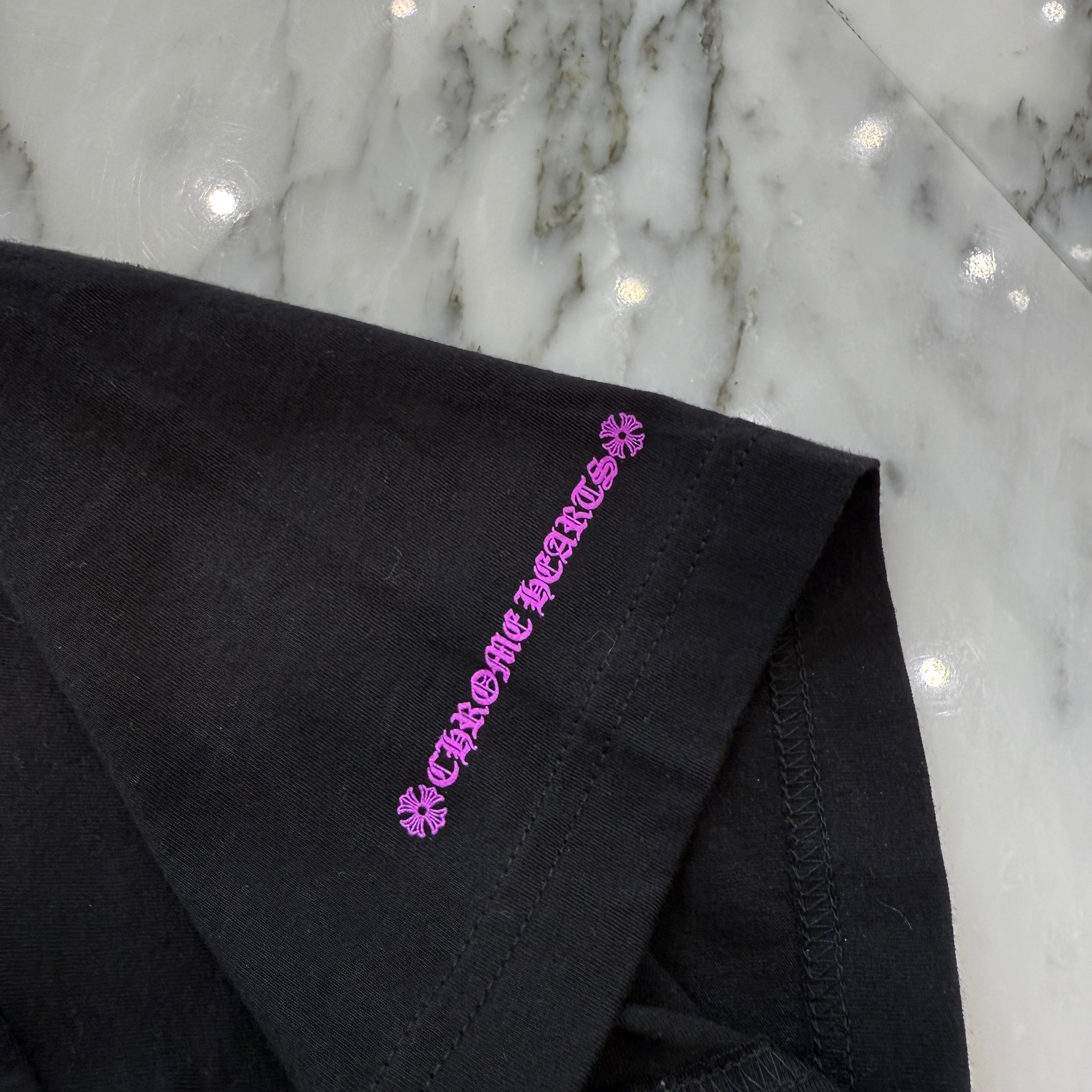 CHROME HEARTS Old English Purple Neck Logo Short Sleeve Tee Size L クロムハーツ オールドイングリッシュ パープルネックロゴ ショートスリーブ Tシャツ サイズL