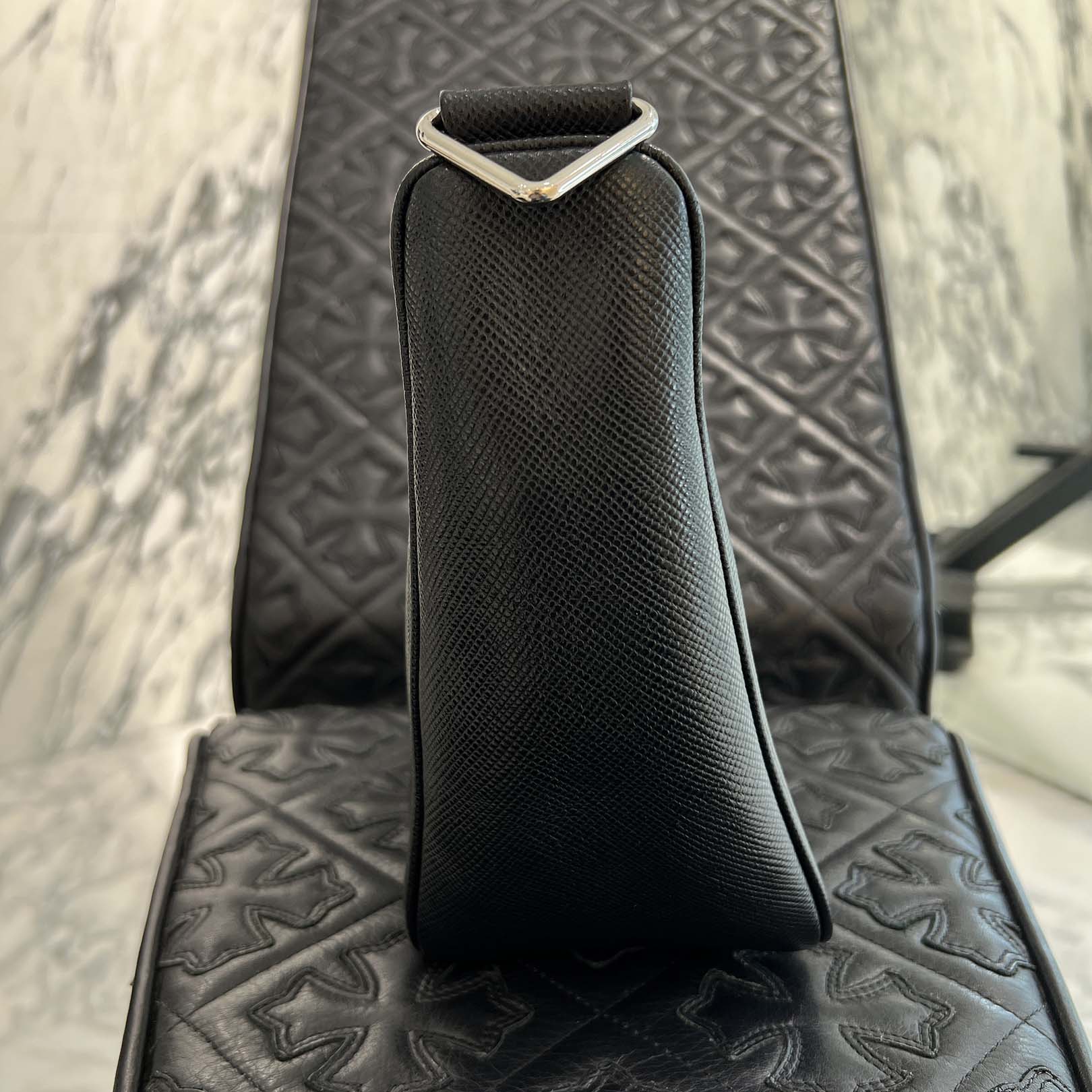 PRADA 2021AW Sarfiano Leather Triangle Shoulder Bag Medium プラダ サフィアーノレザー トライアングル ショルダーバッグ ミディアム