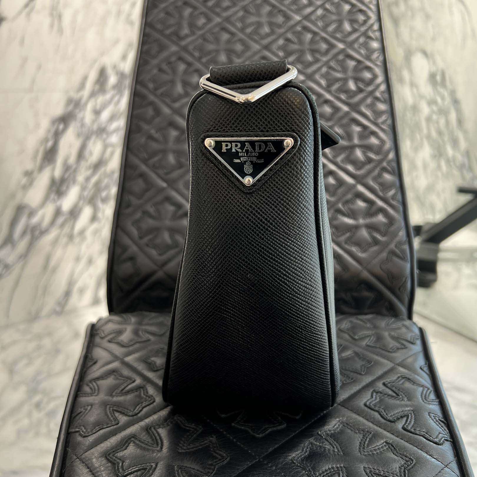 PRADA 2021AW Sarfiano Leather Triangle Shoulder Bag Medium プラダ サフィアーノレザー トライアングル ショルダーバッグ ミディアム