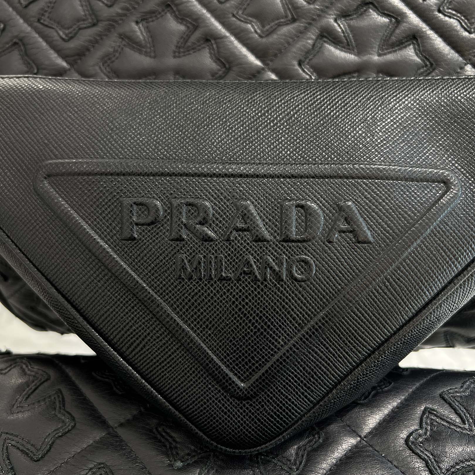 PRADA 2021AW Sarfiano Leather Triangle Shoulder Bag Medium プラダ サフィアーノレザー トライアングル ショルダーバッグ ミディアム
