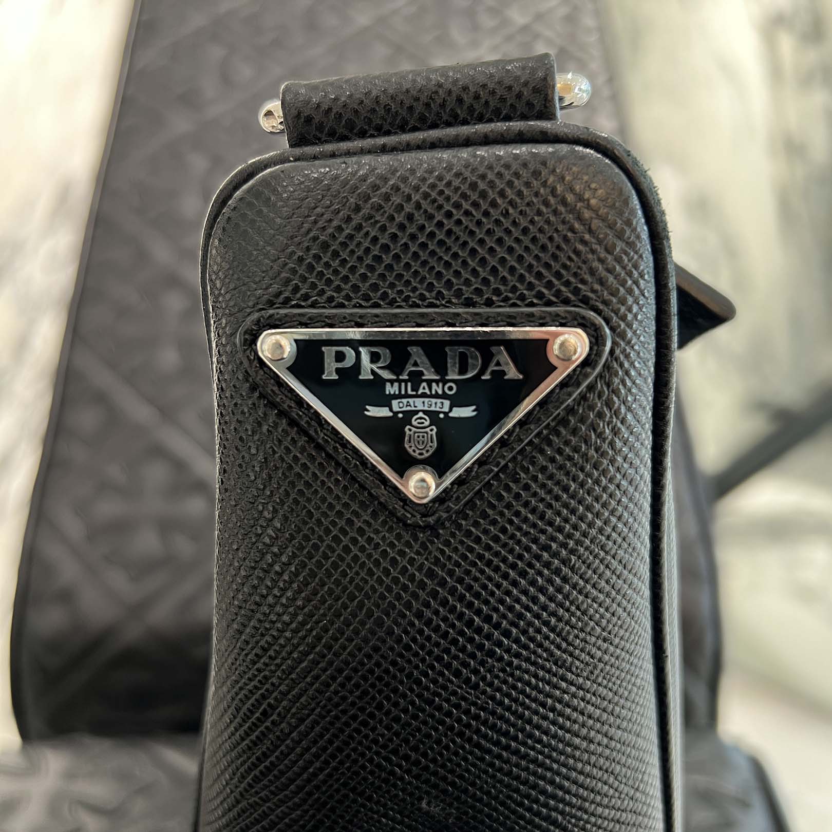 PRADA 2021AW Sarfiano Leather Triangle Shoulder Bag Medium プラダ サフィアーノレザー トライアングル ショルダーバッグ ミディアム