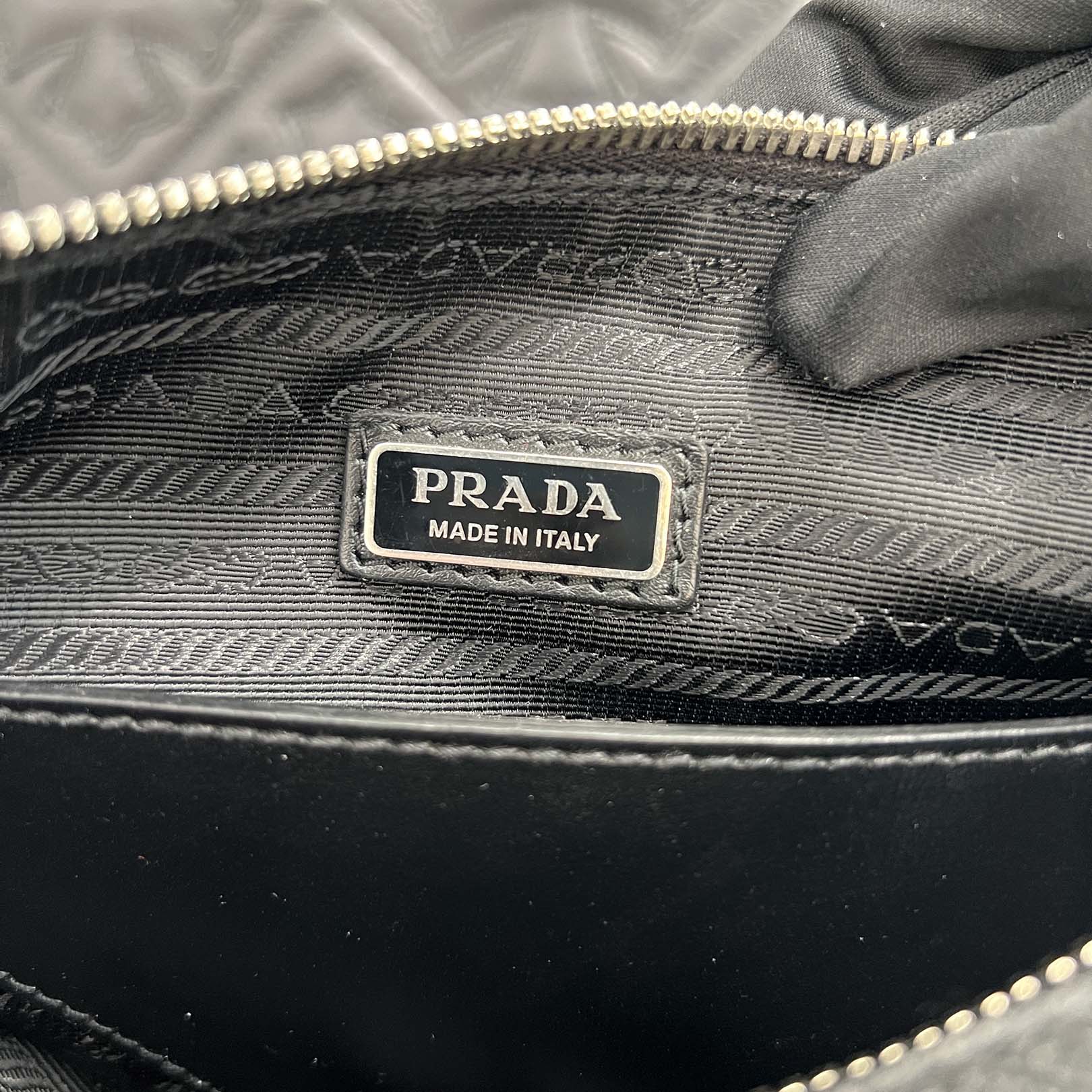 PRADA 2021AW Sarfiano Leather Triangle Shoulder Bag Medium プラダ サフィアーノレザー トライアングル ショルダーバッグ ミディアム